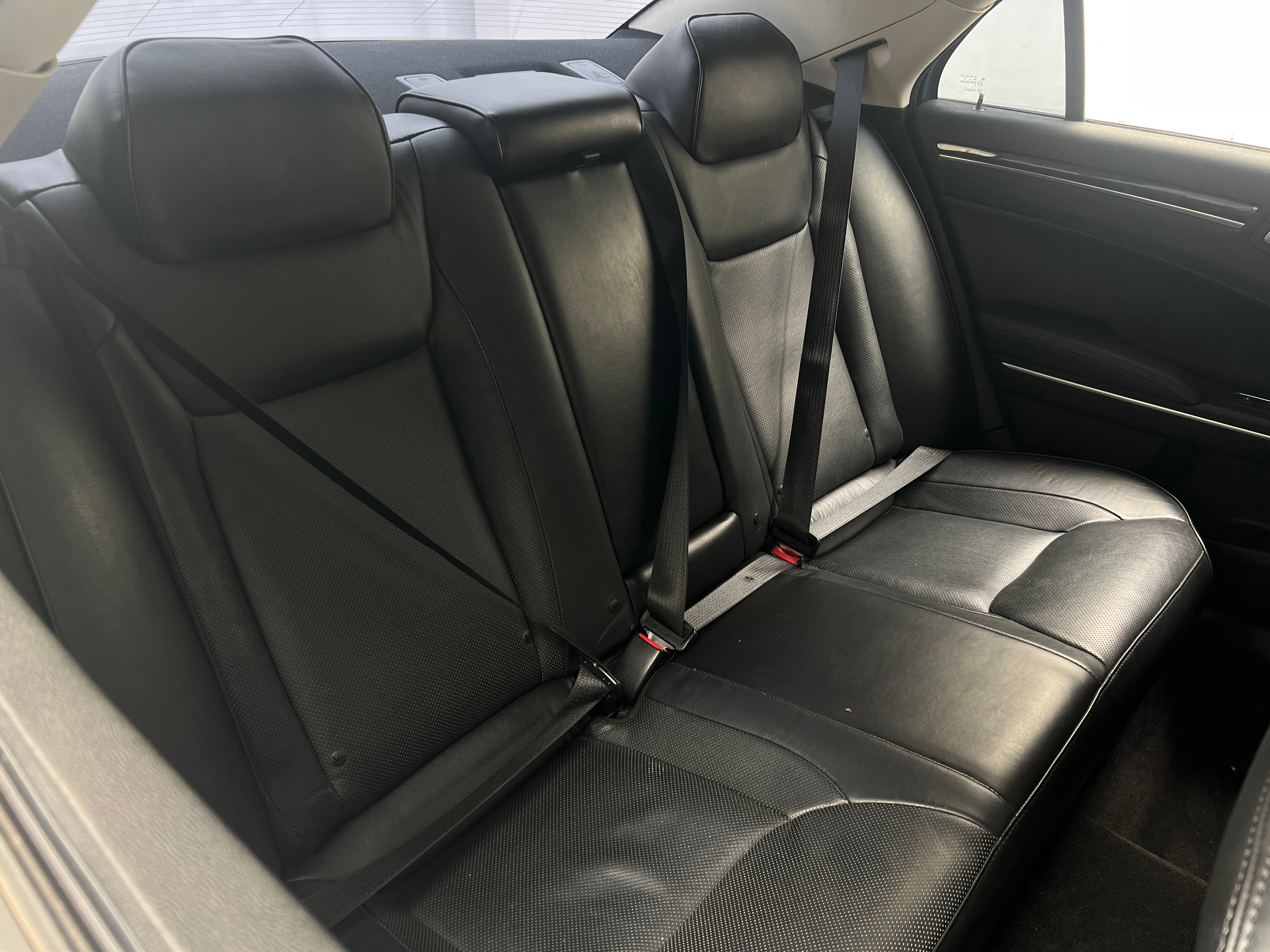 2017 Chrysler 300 C 5