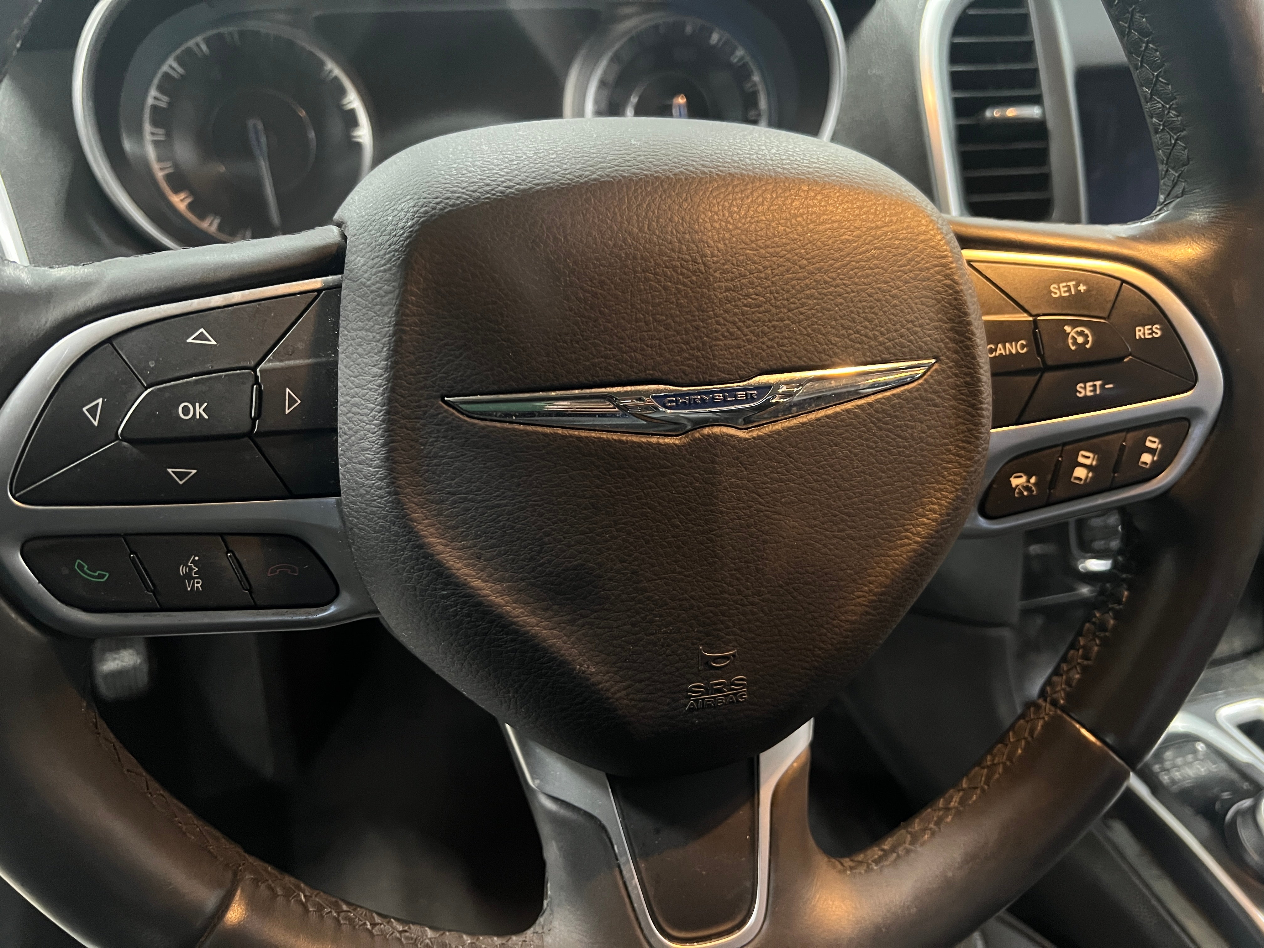 2017 Chrysler 300 C 4
