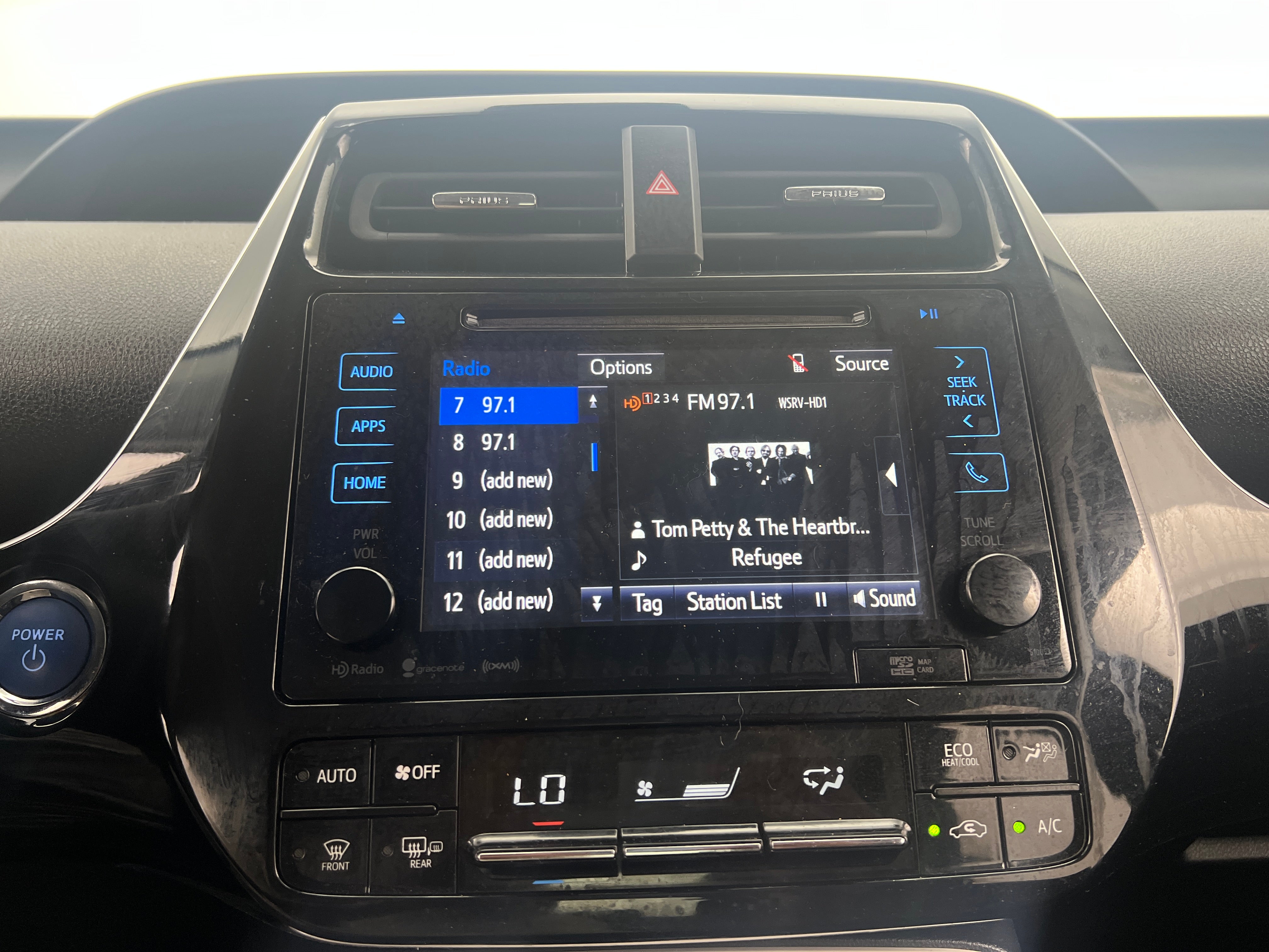 2018 Toyota Prius Three 4