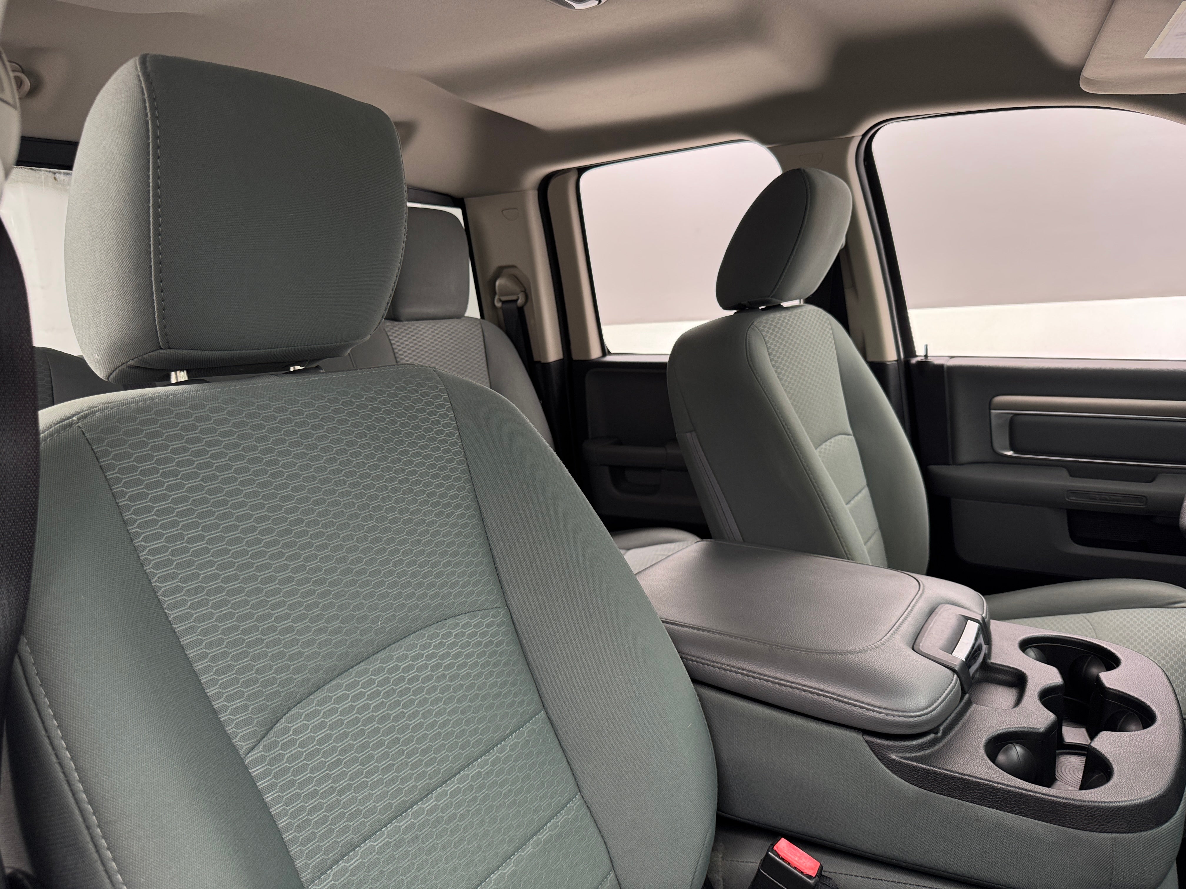 2016 RAM 1500 SLT 2