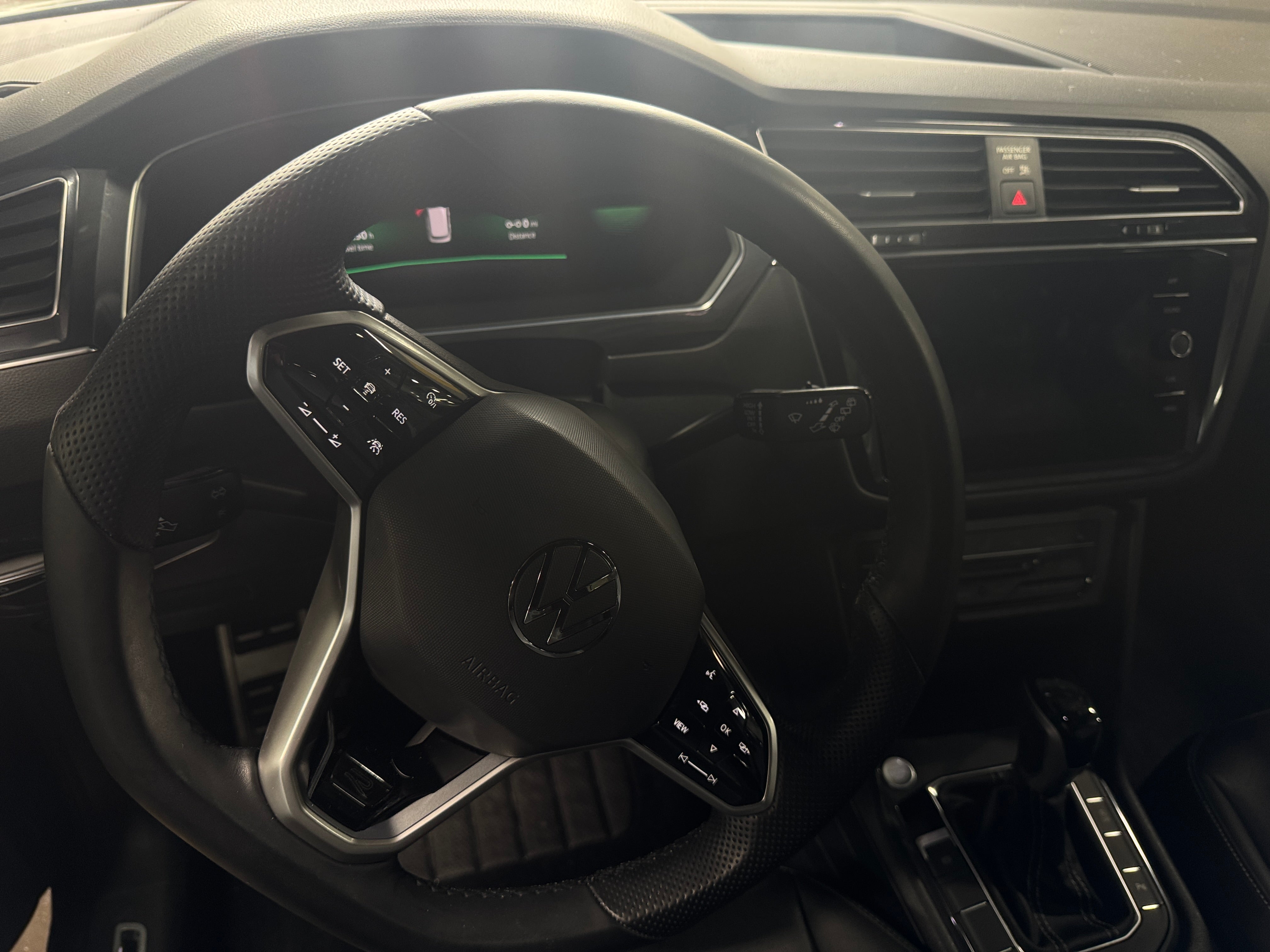 2022 Volkswagen Tiguan SE R-Line Black 4