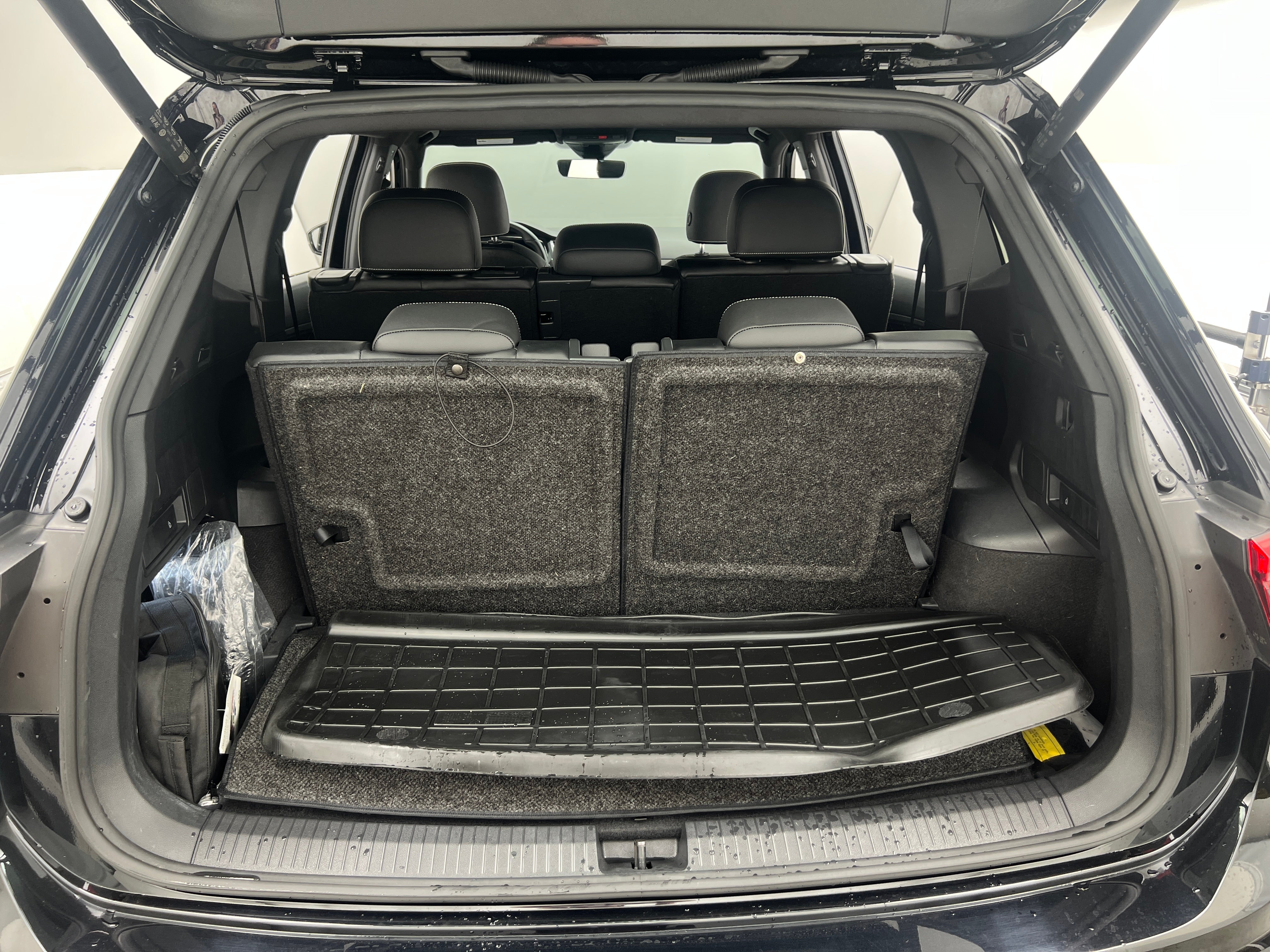 2022 Volkswagen Tiguan SE R-Line Black 6
