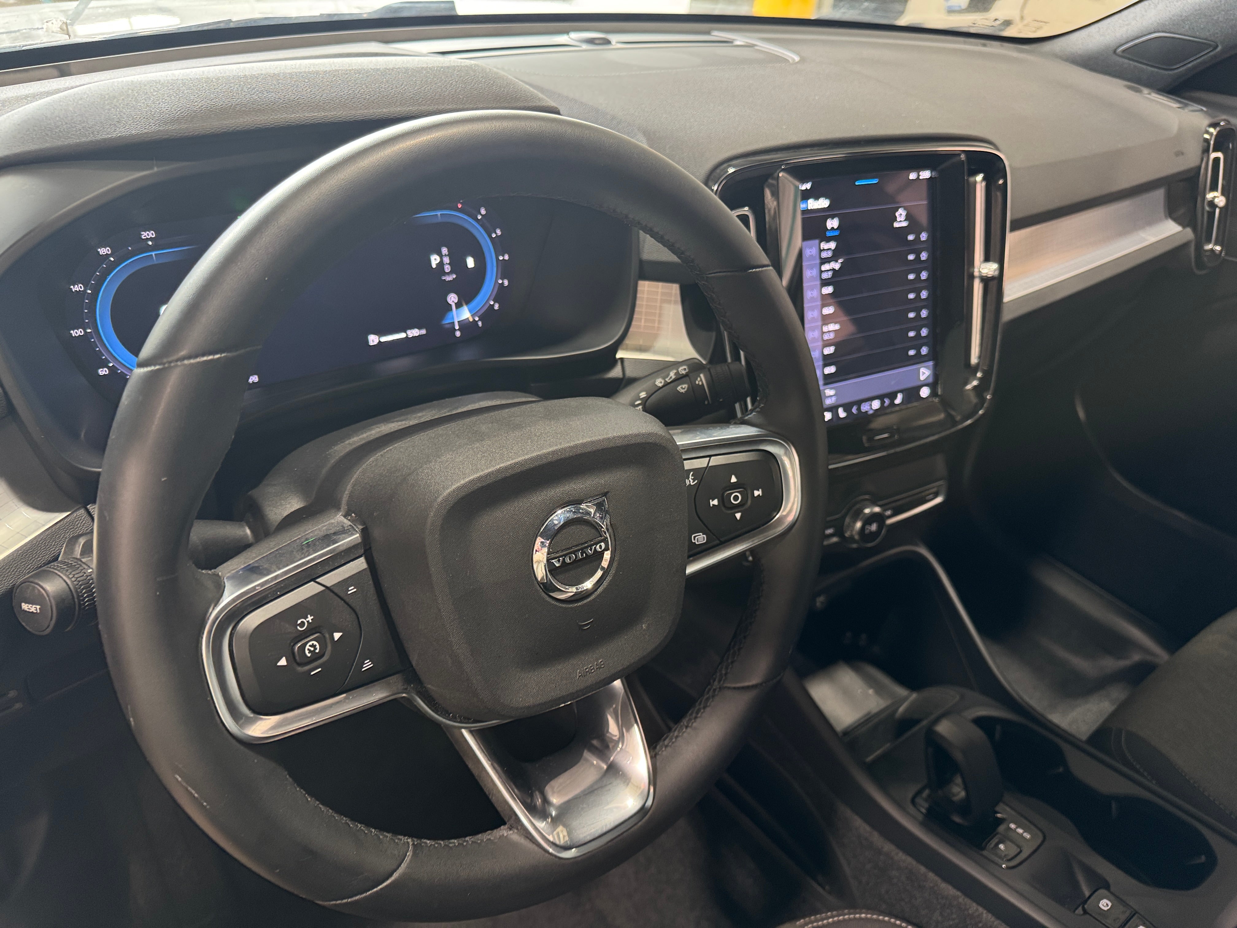 Thumbnail: 2024 Volvo XC40 - 3