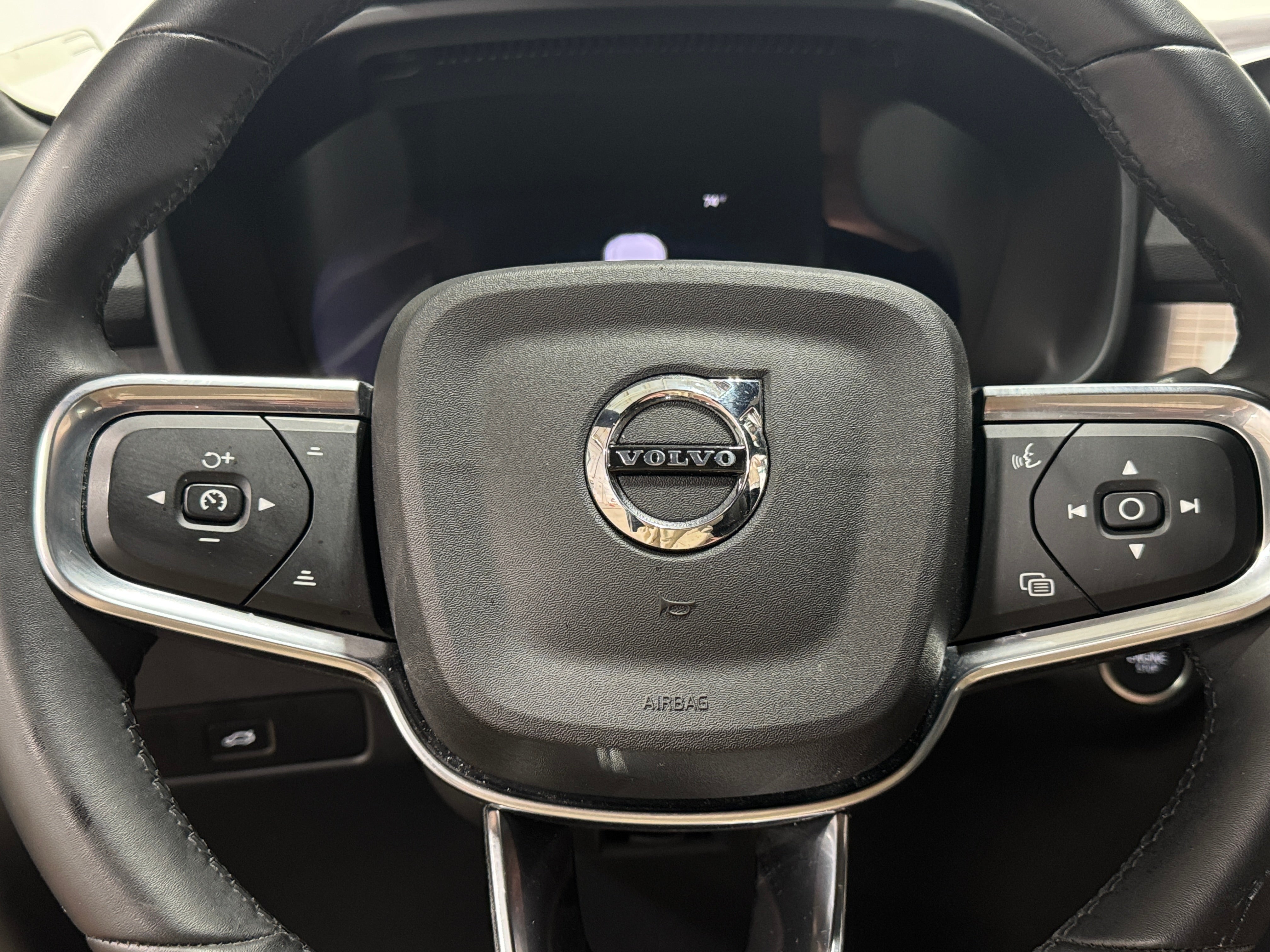 Thumbnail: 2024 Volvo XC40 - 5