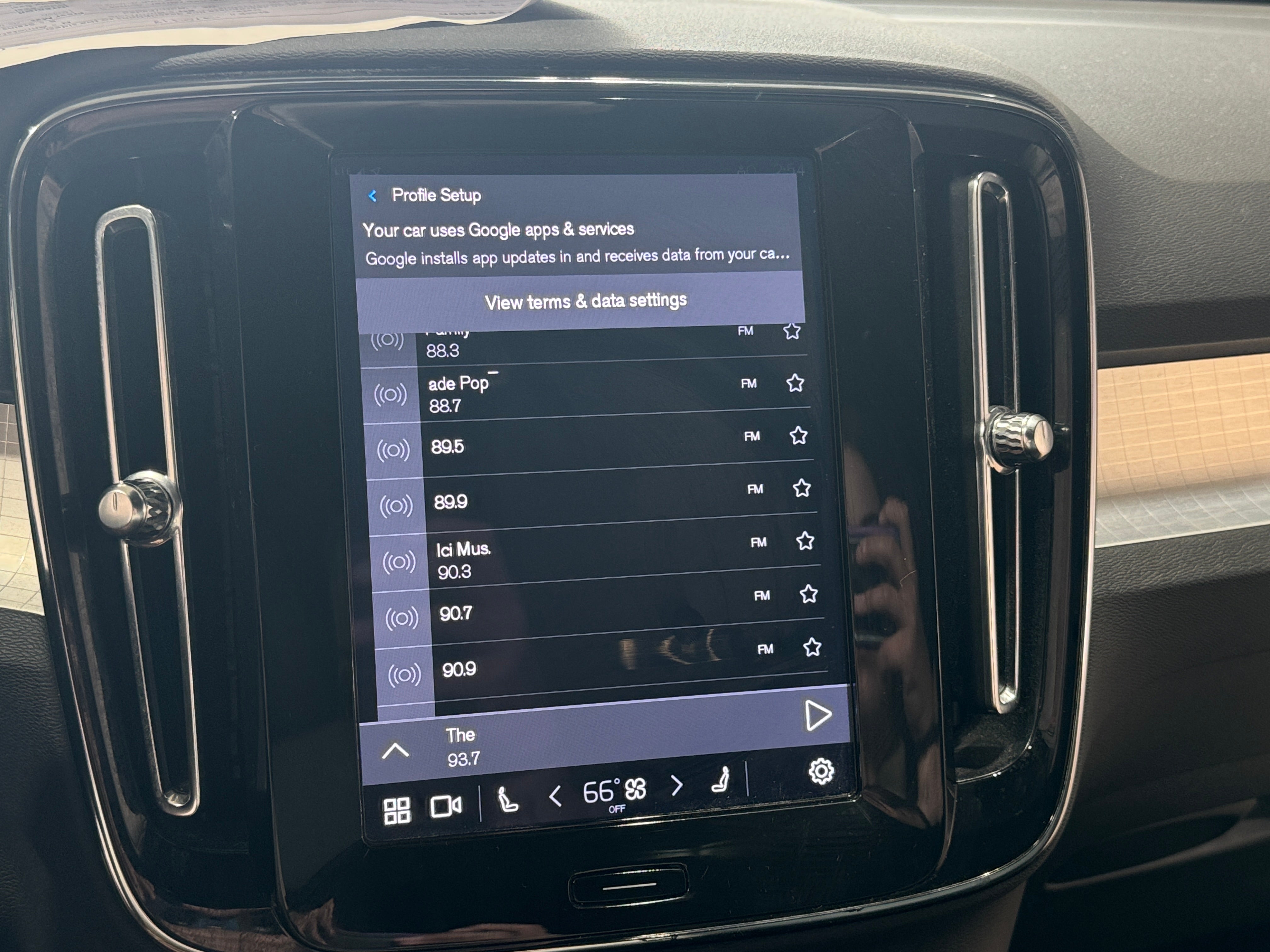 Thumbnail: 2024 Volvo XC40 - 4