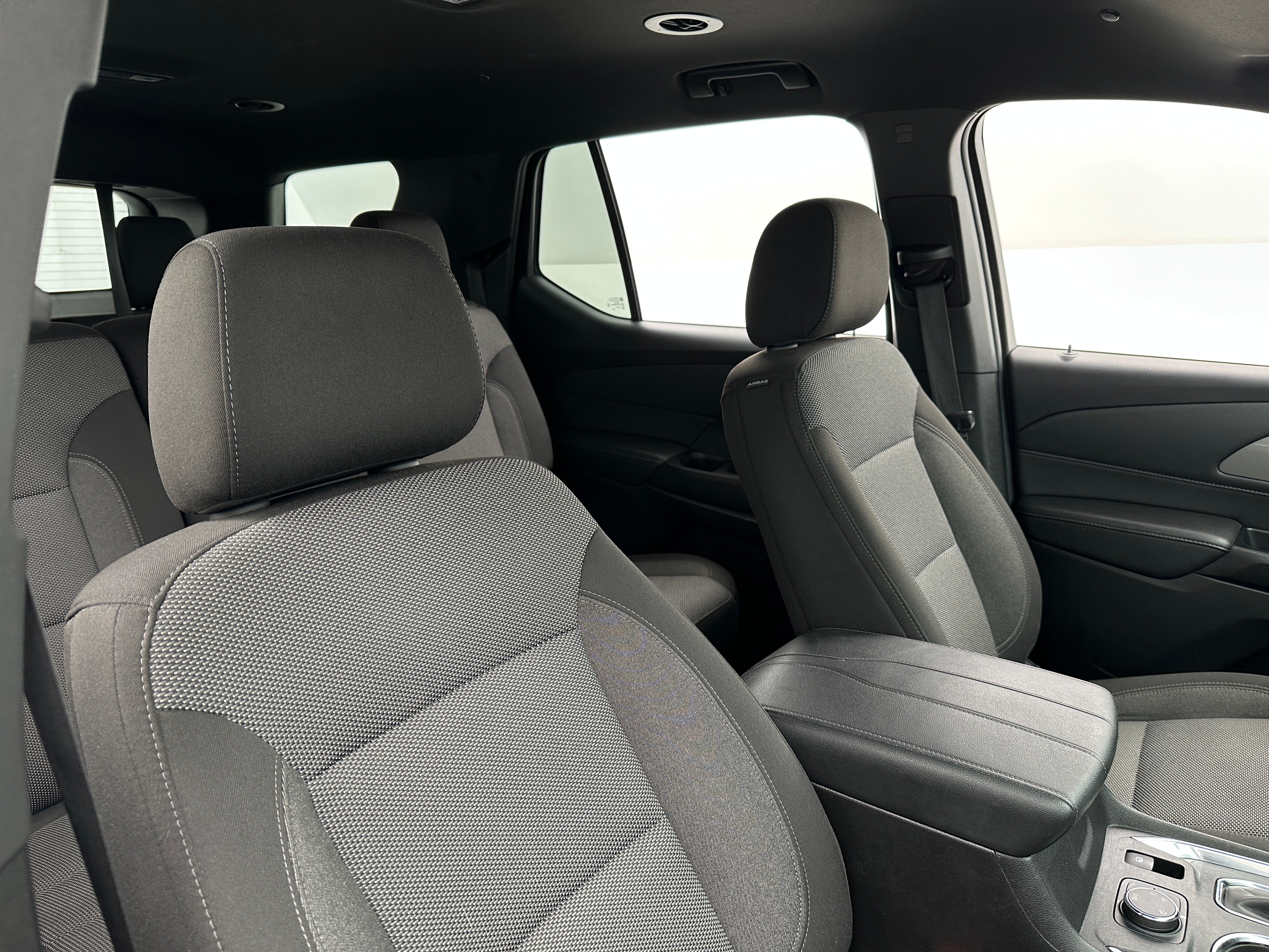 2023 Chevrolet Traverse LT 2