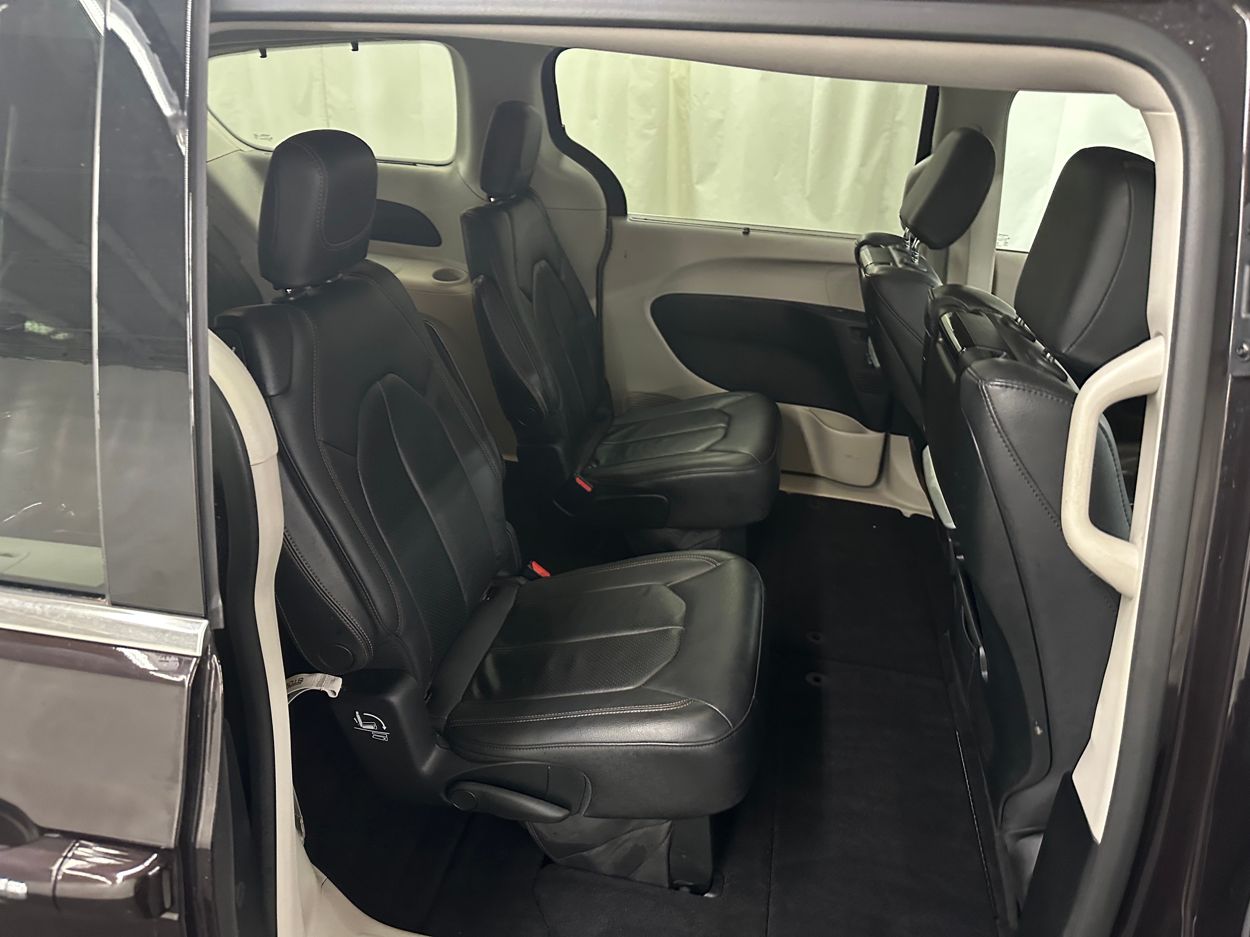 2017 Chrysler Pacifica  5