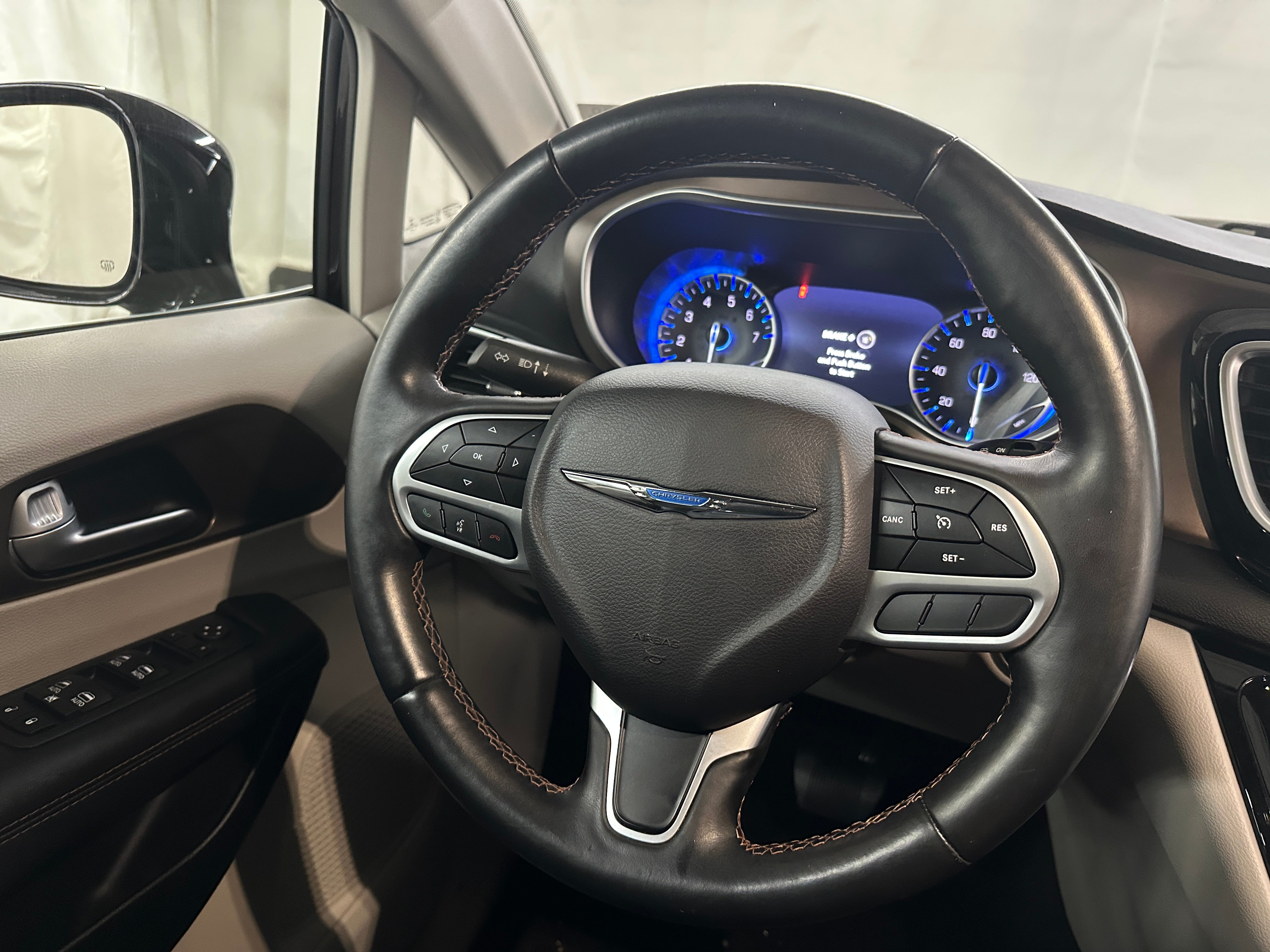 2017 Chrysler Pacifica  4