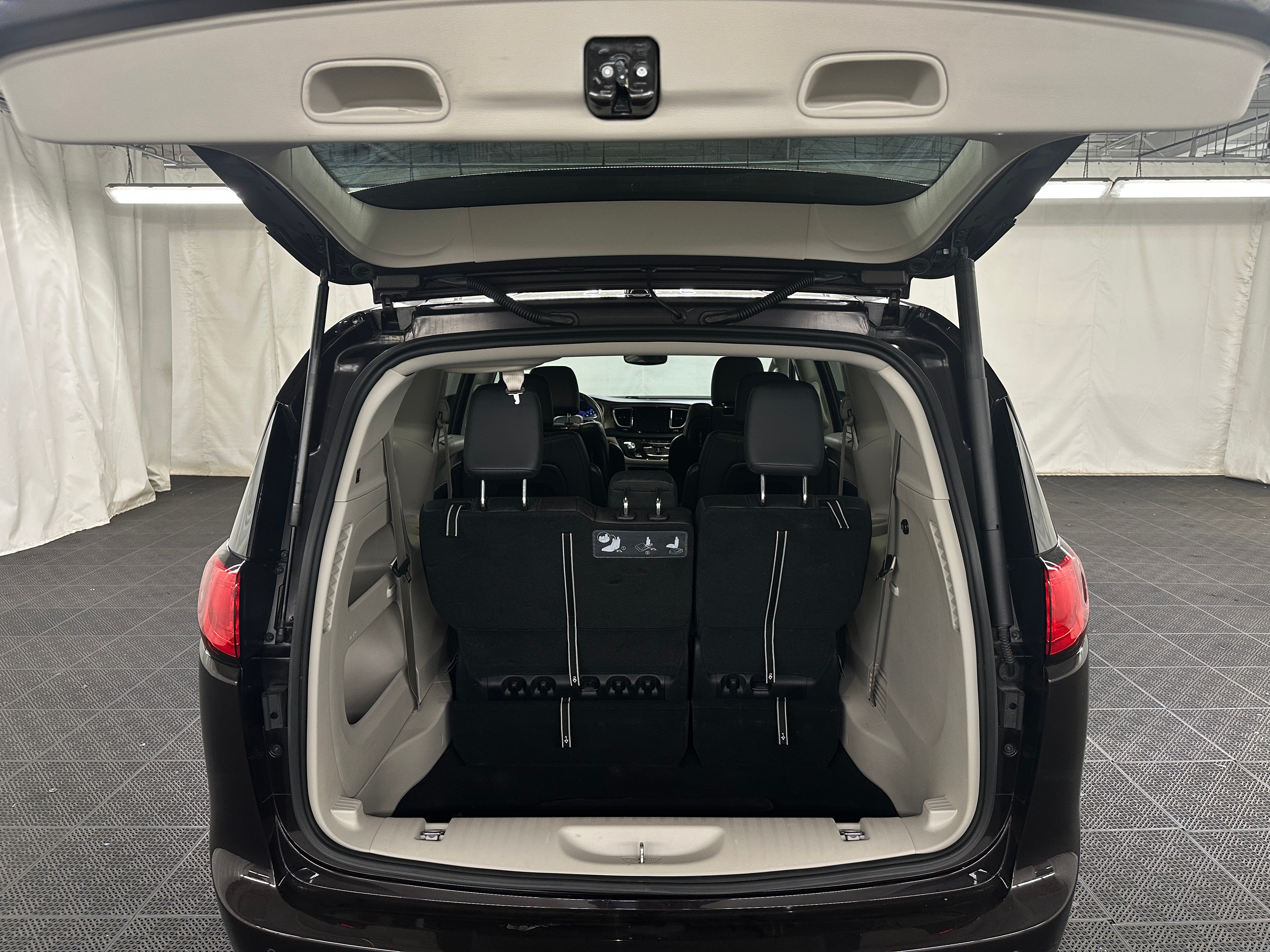 2017 Chrysler Pacifica  6