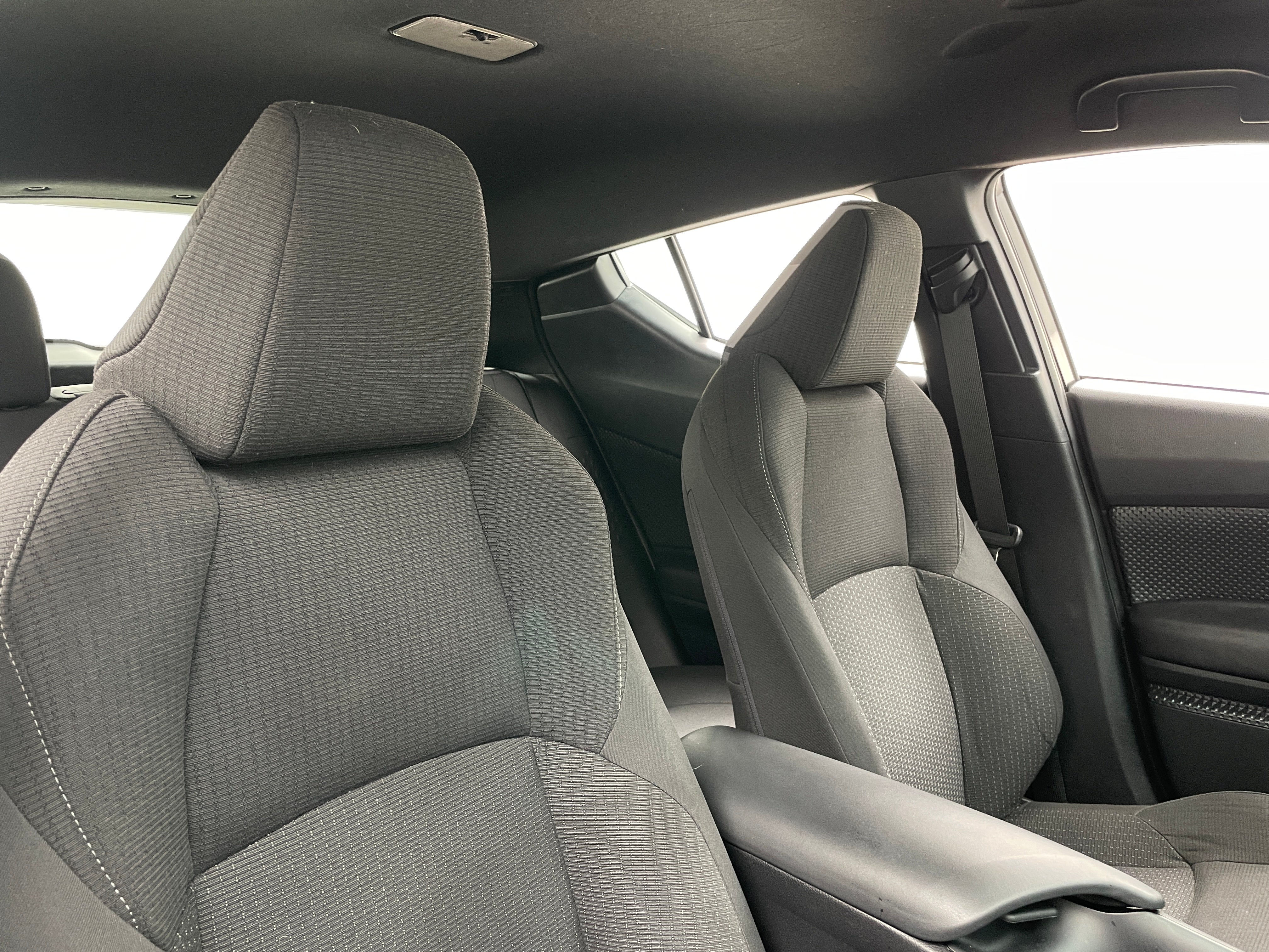 2018 Toyota C-HR XLE 2