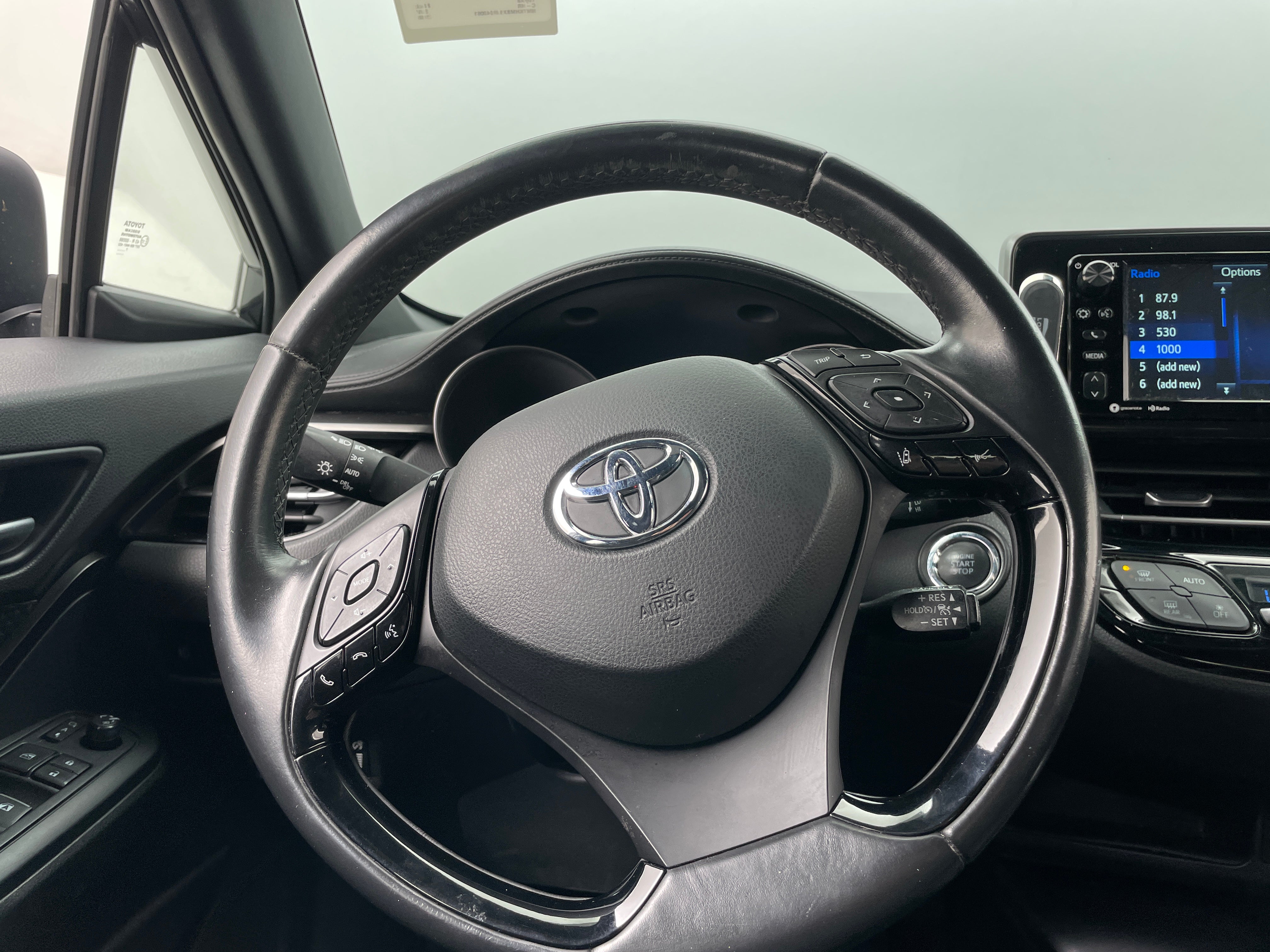 2018 Toyota C-HR XLE 5
