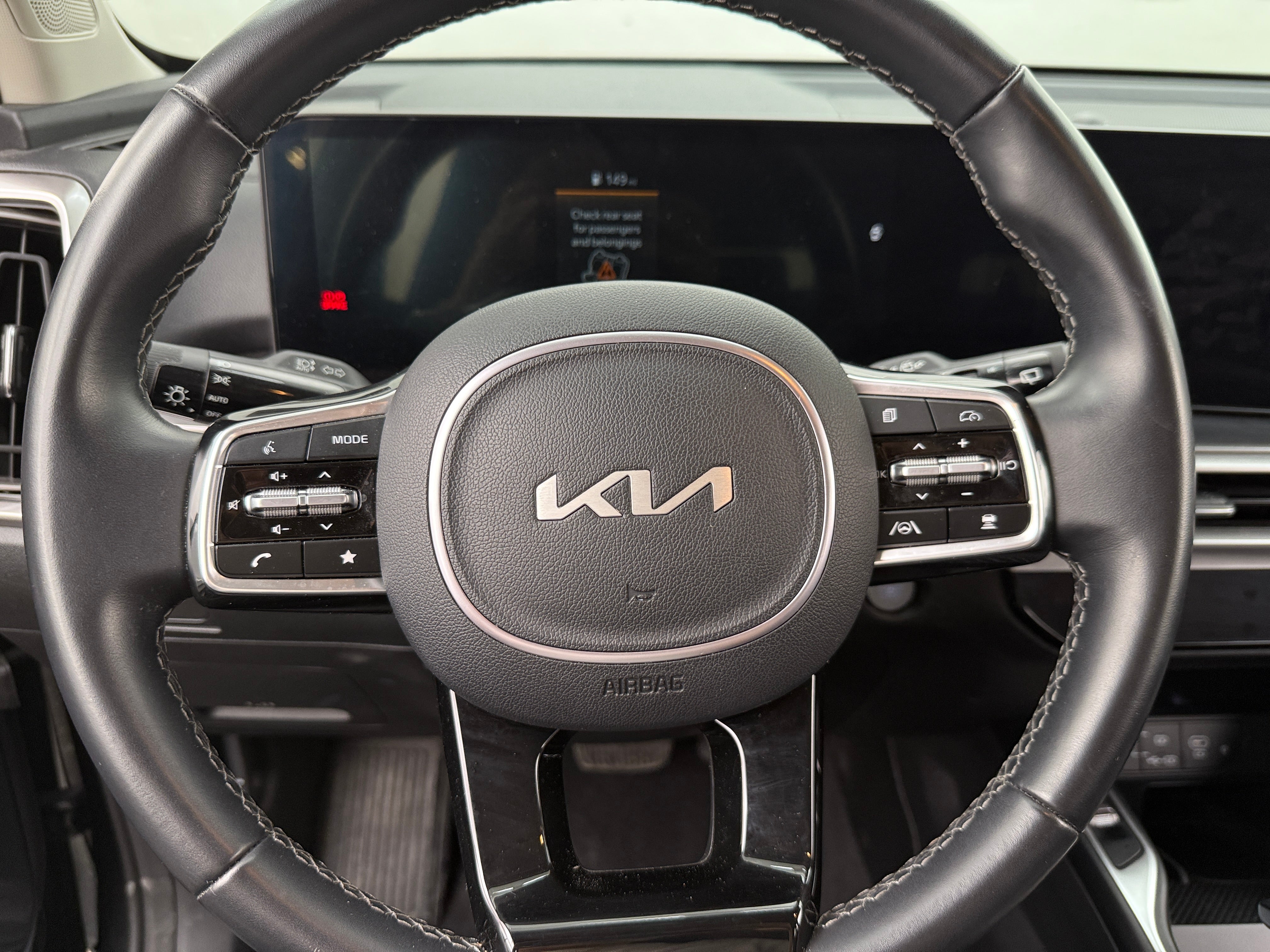 2024 Kia Sorento S 4