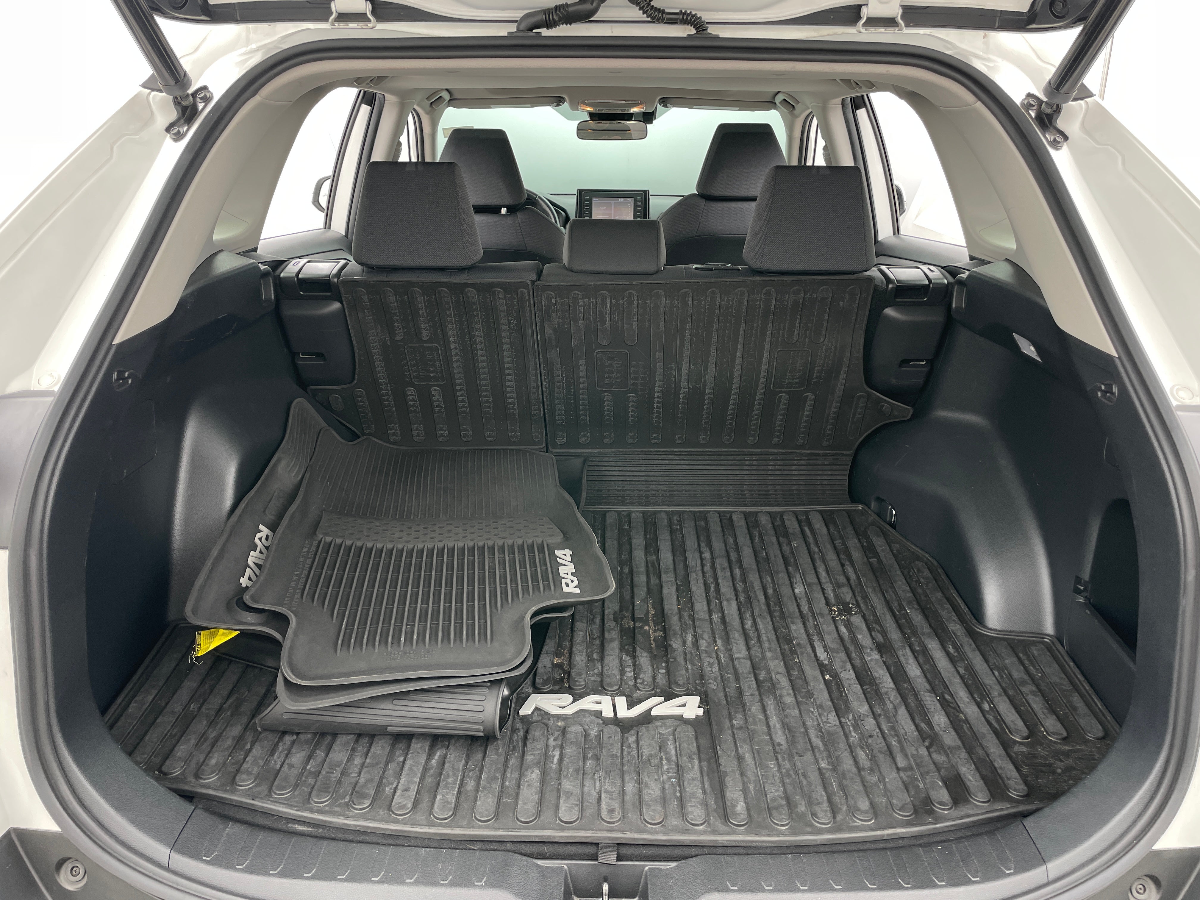 2020 Toyota RAV4 XLE 7