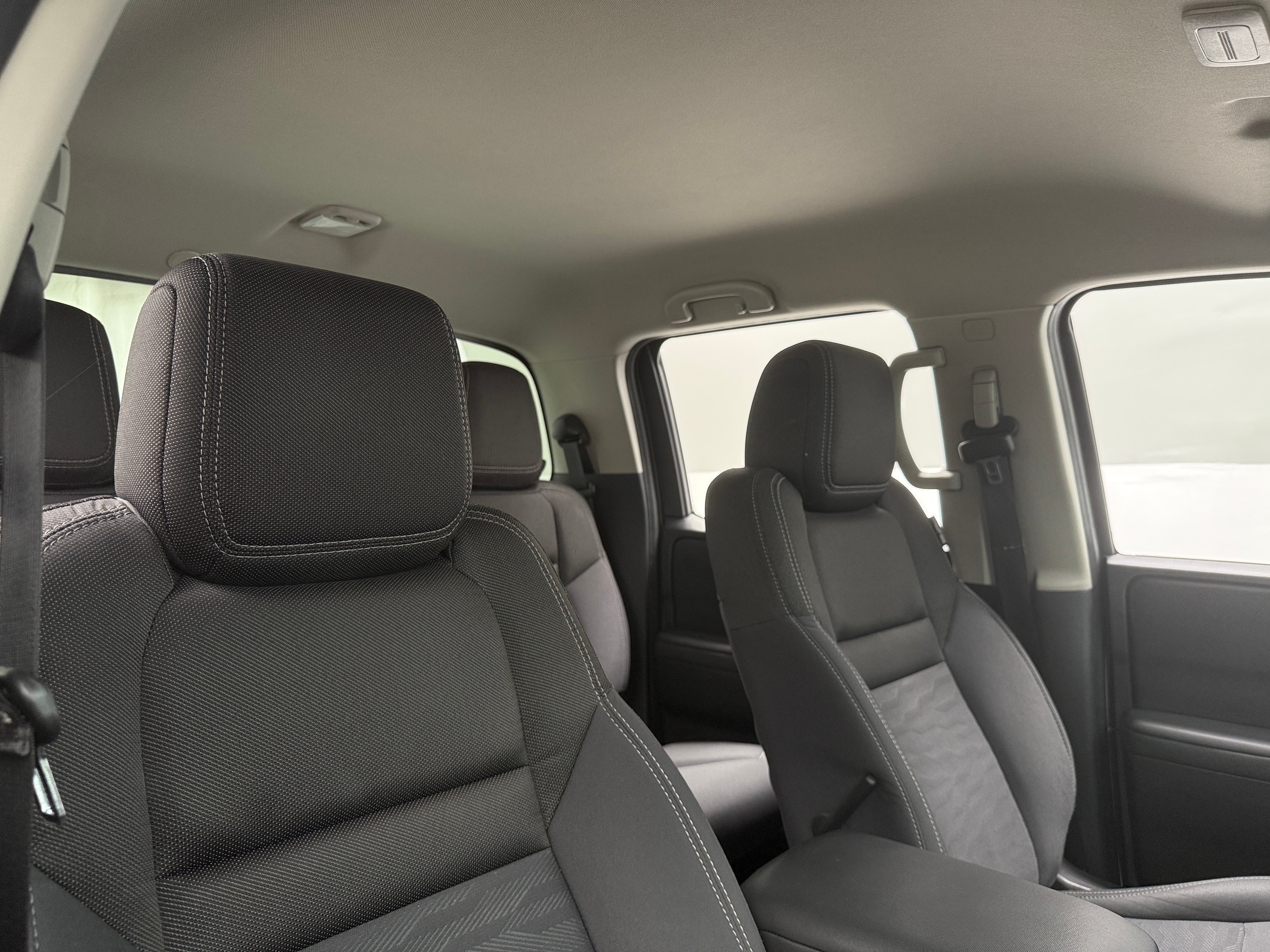2022 Nissan Frontier SV 2