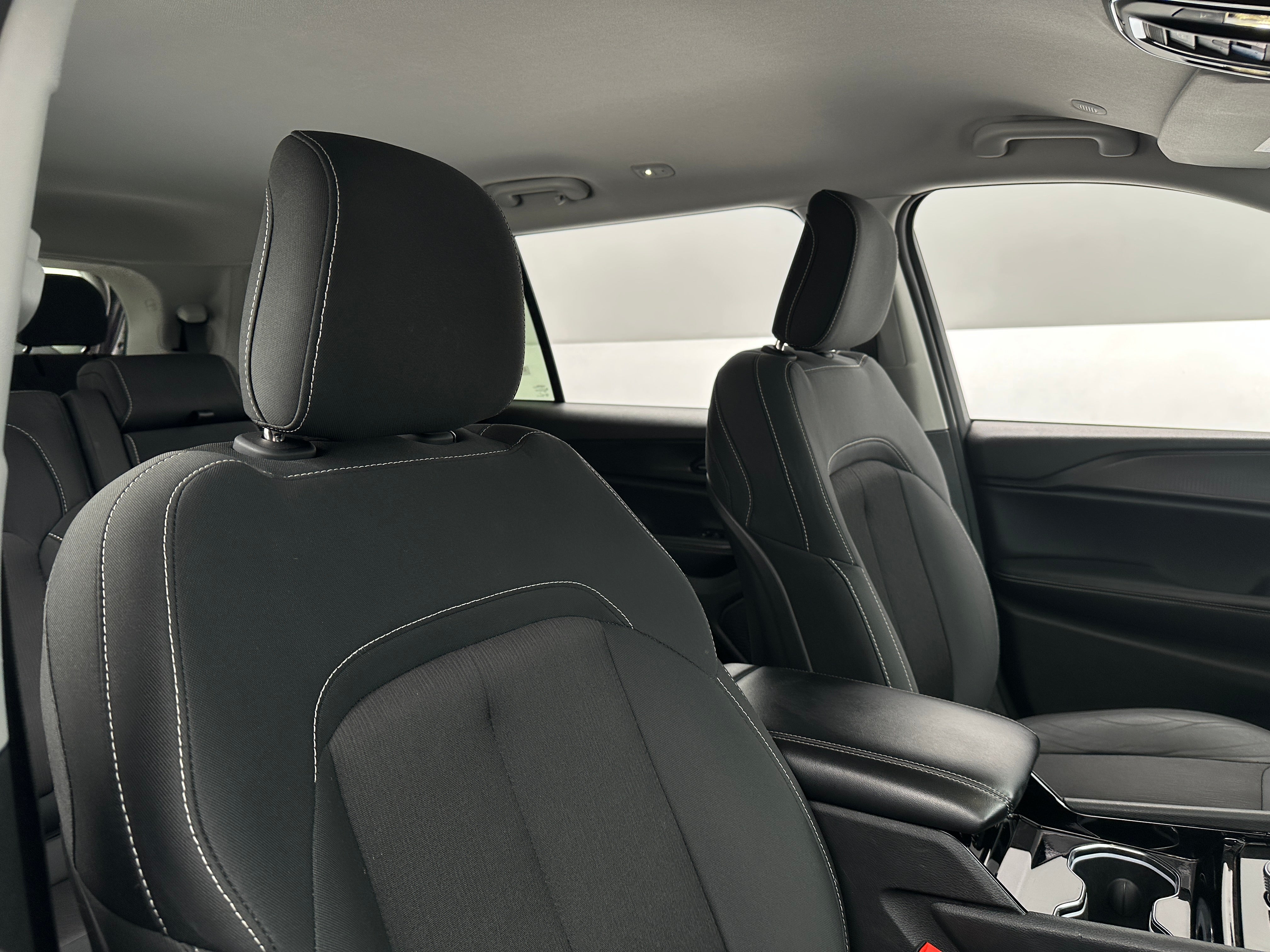 2023 Jeep Grand Cherokee L Laredo 2