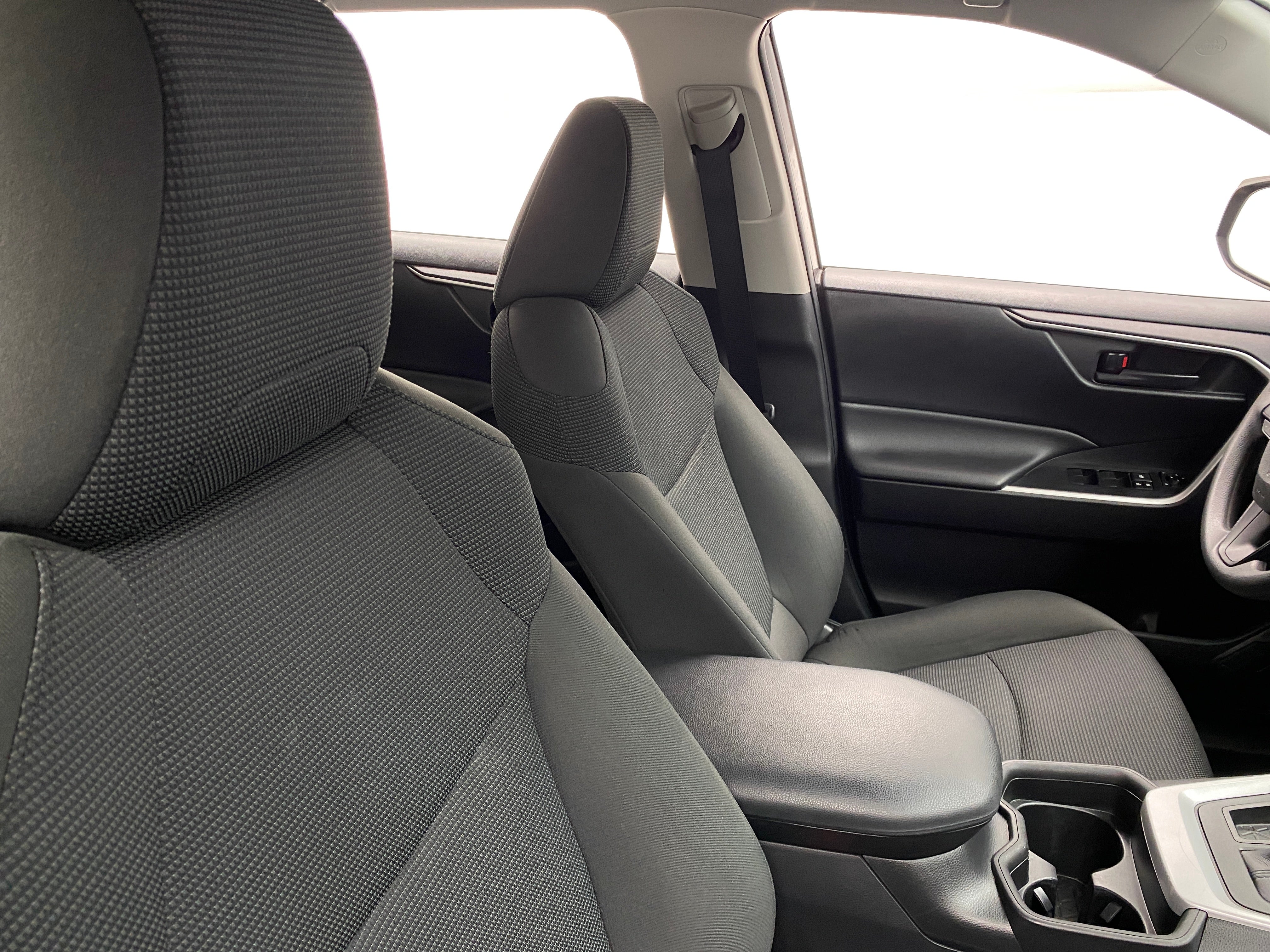 2021 Toyota RAV4 LE 2