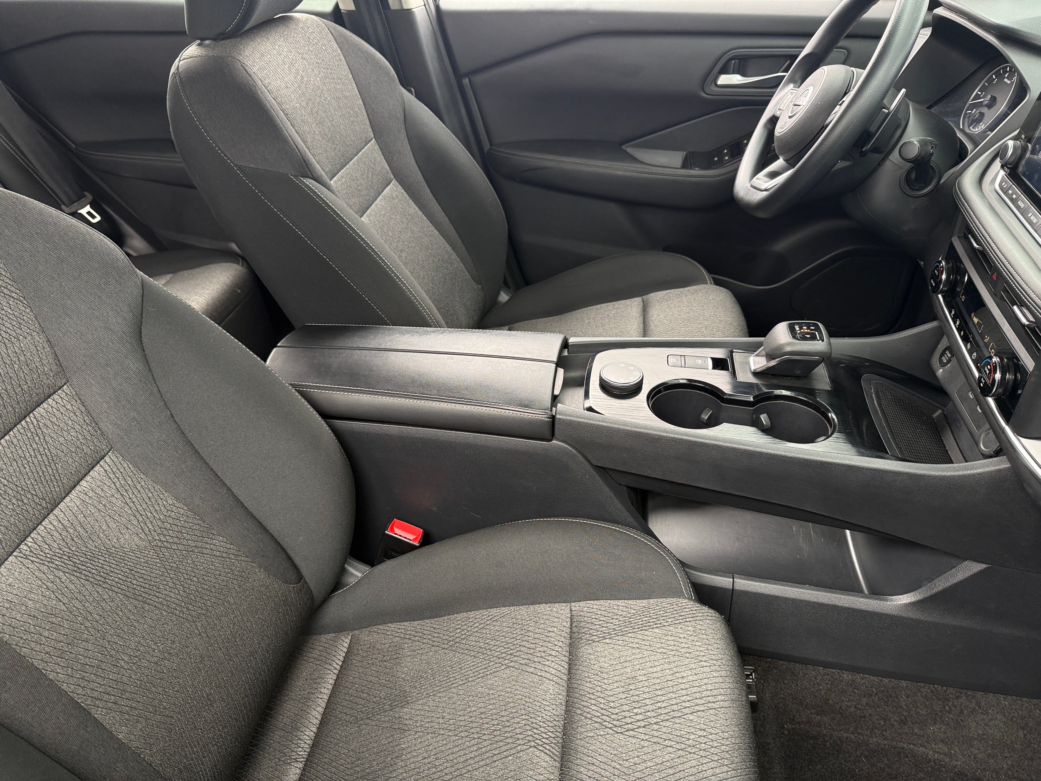 2024 Nissan Rogue SV 2