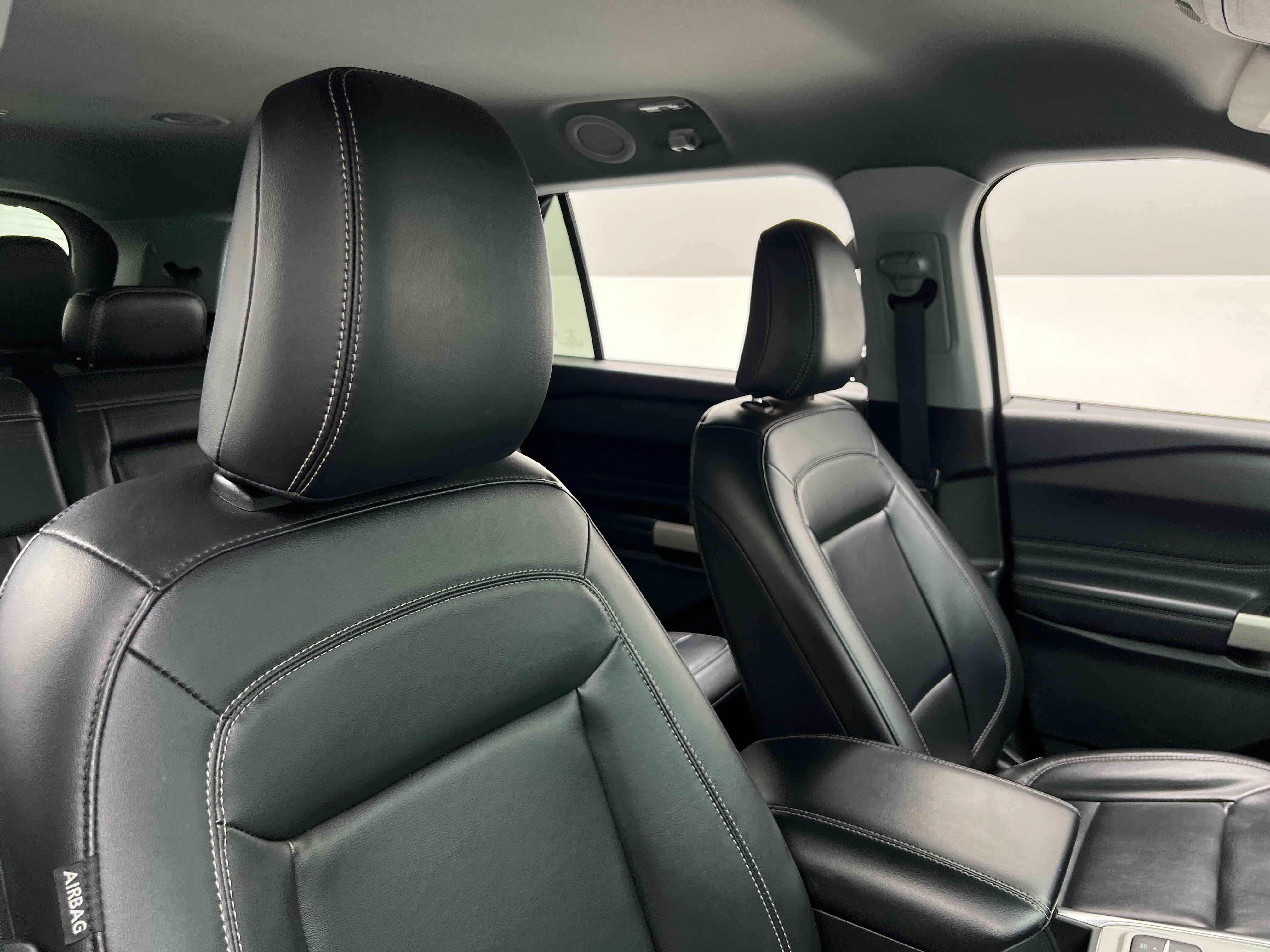 2023 Ford Explorer XLT 2