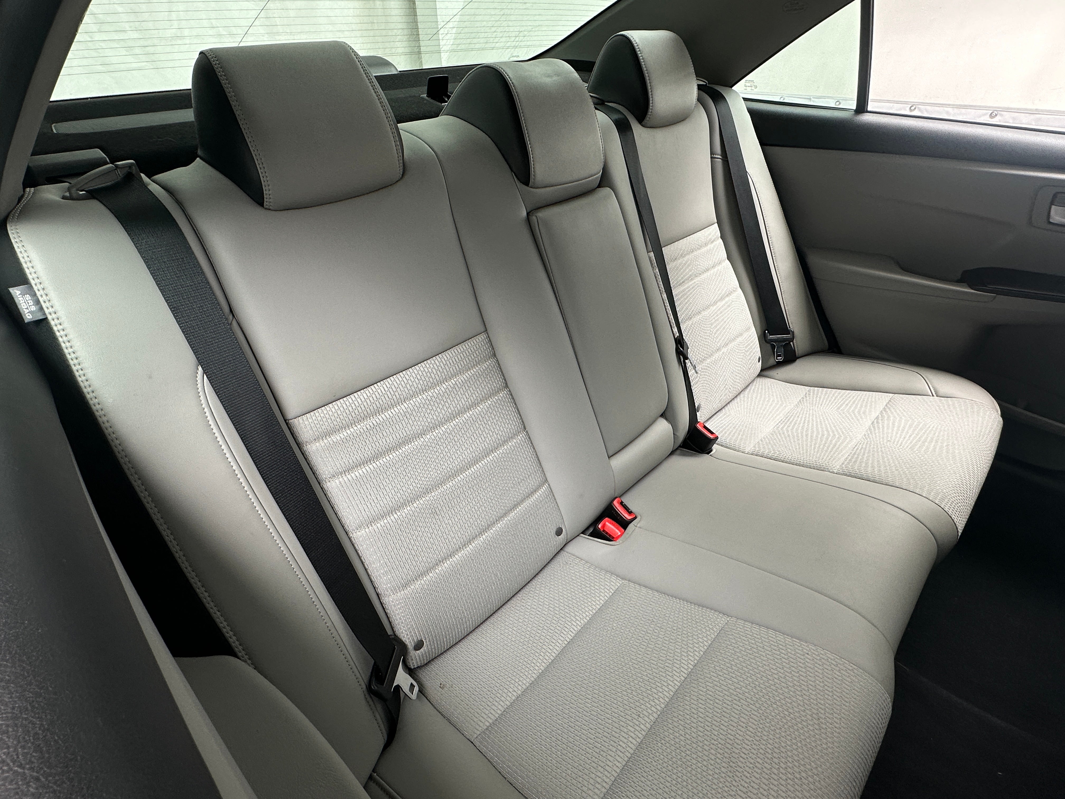 2017 Toyota Camry SE 4