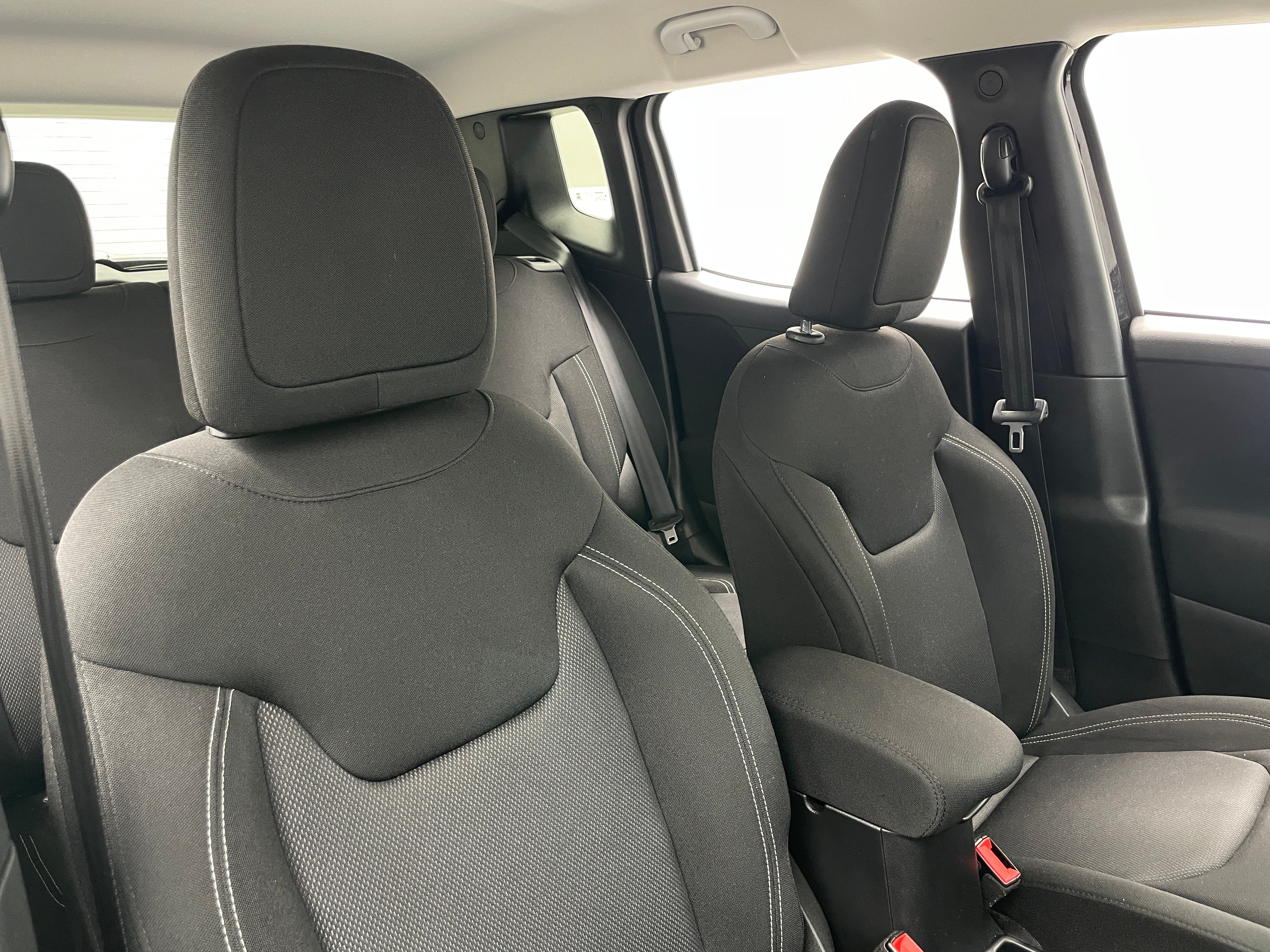 2020 Jeep Renegade Jeepster 2