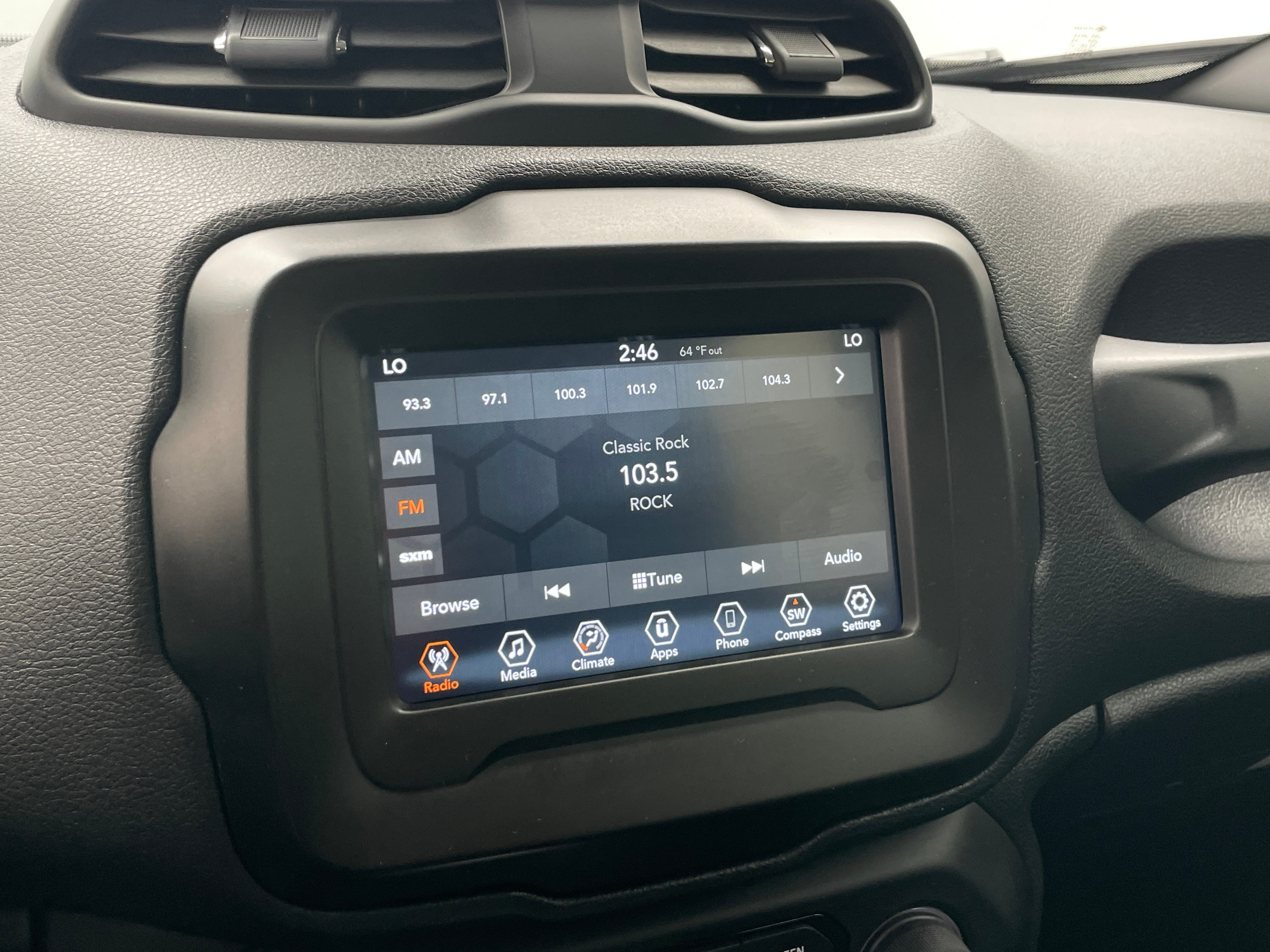 2020 Jeep Renegade Jeepster 4