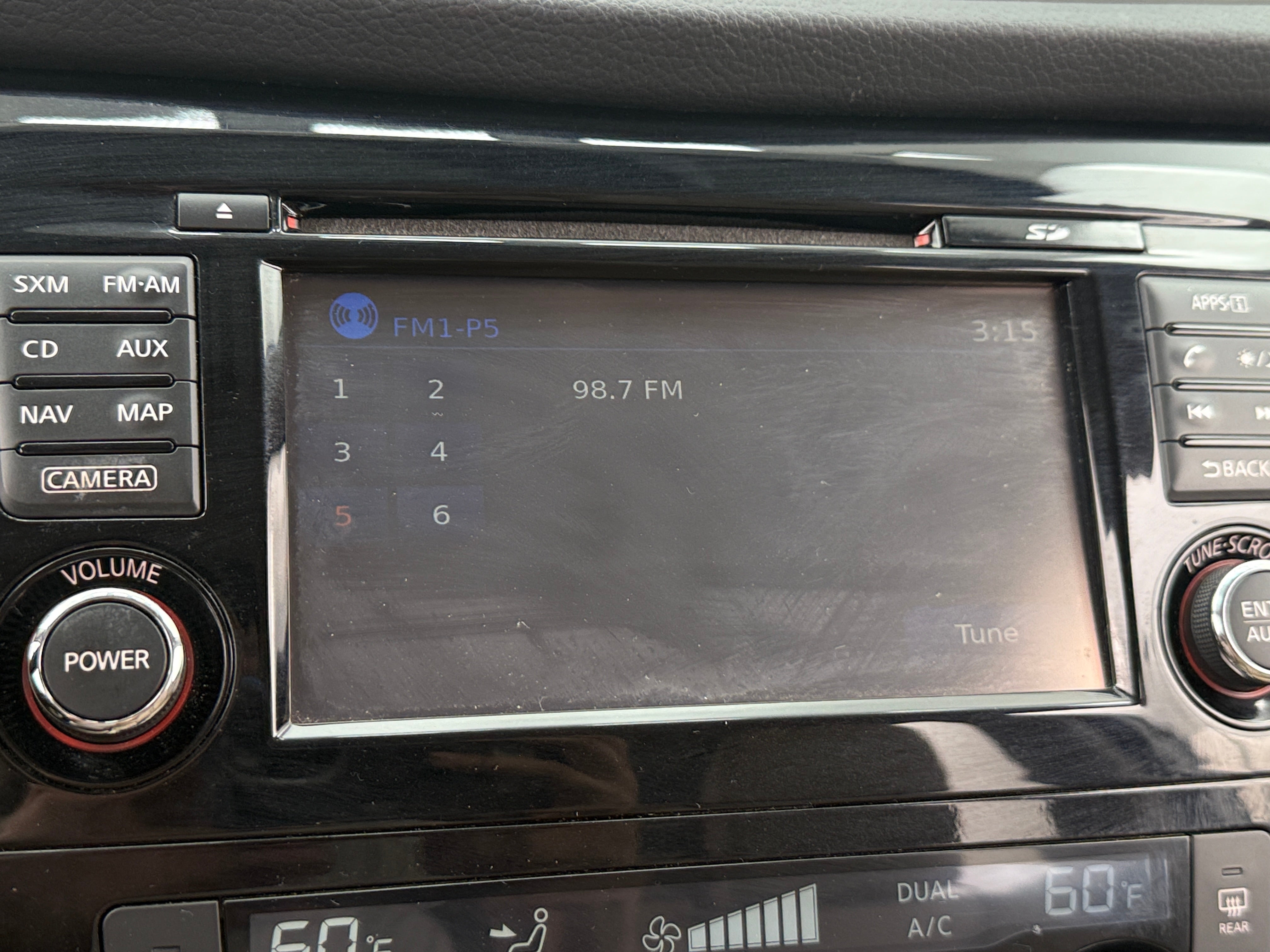 2016 Nissan Rogue SL 3