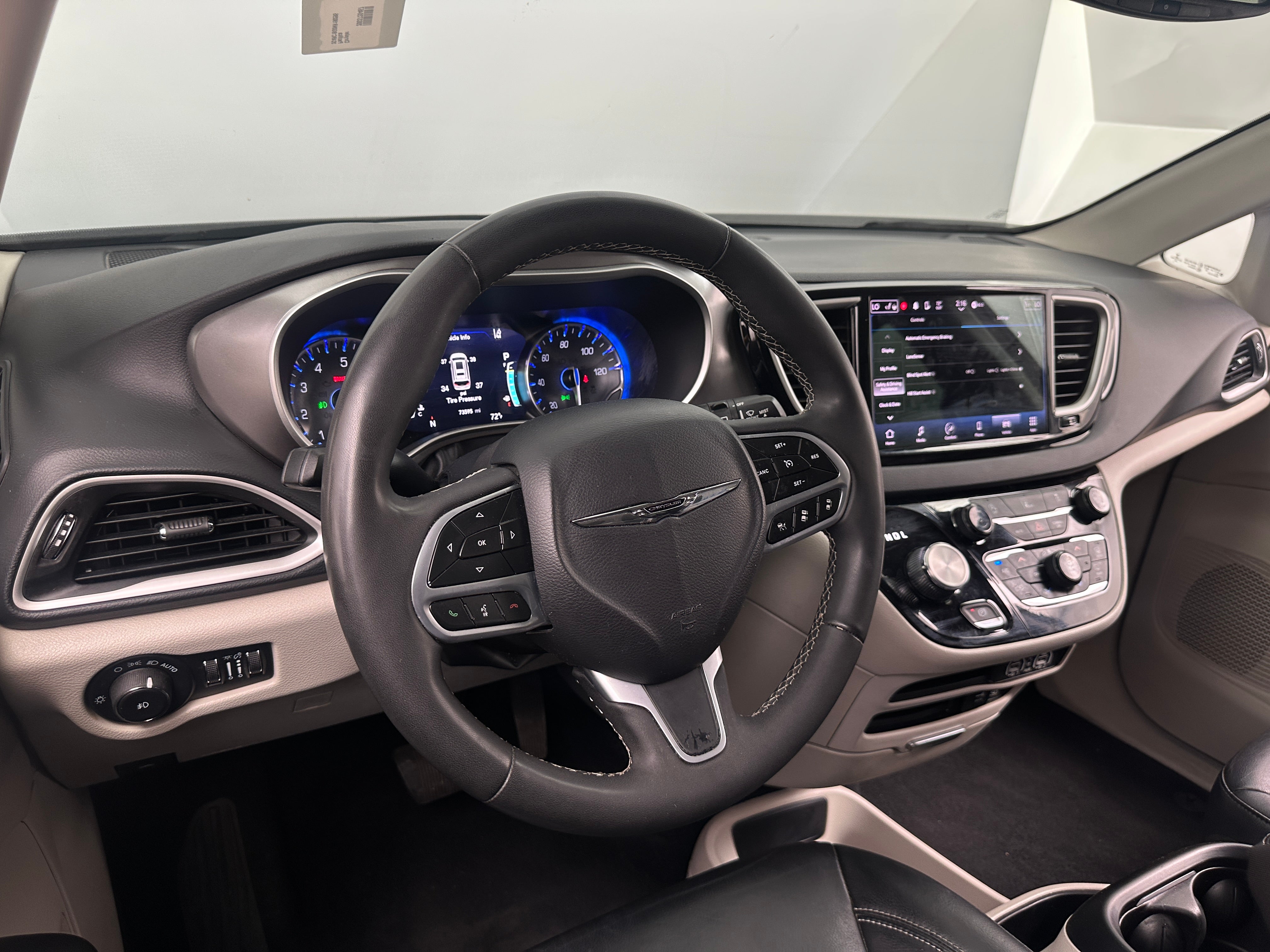 2022 Chrysler Pacifica Touring L 2