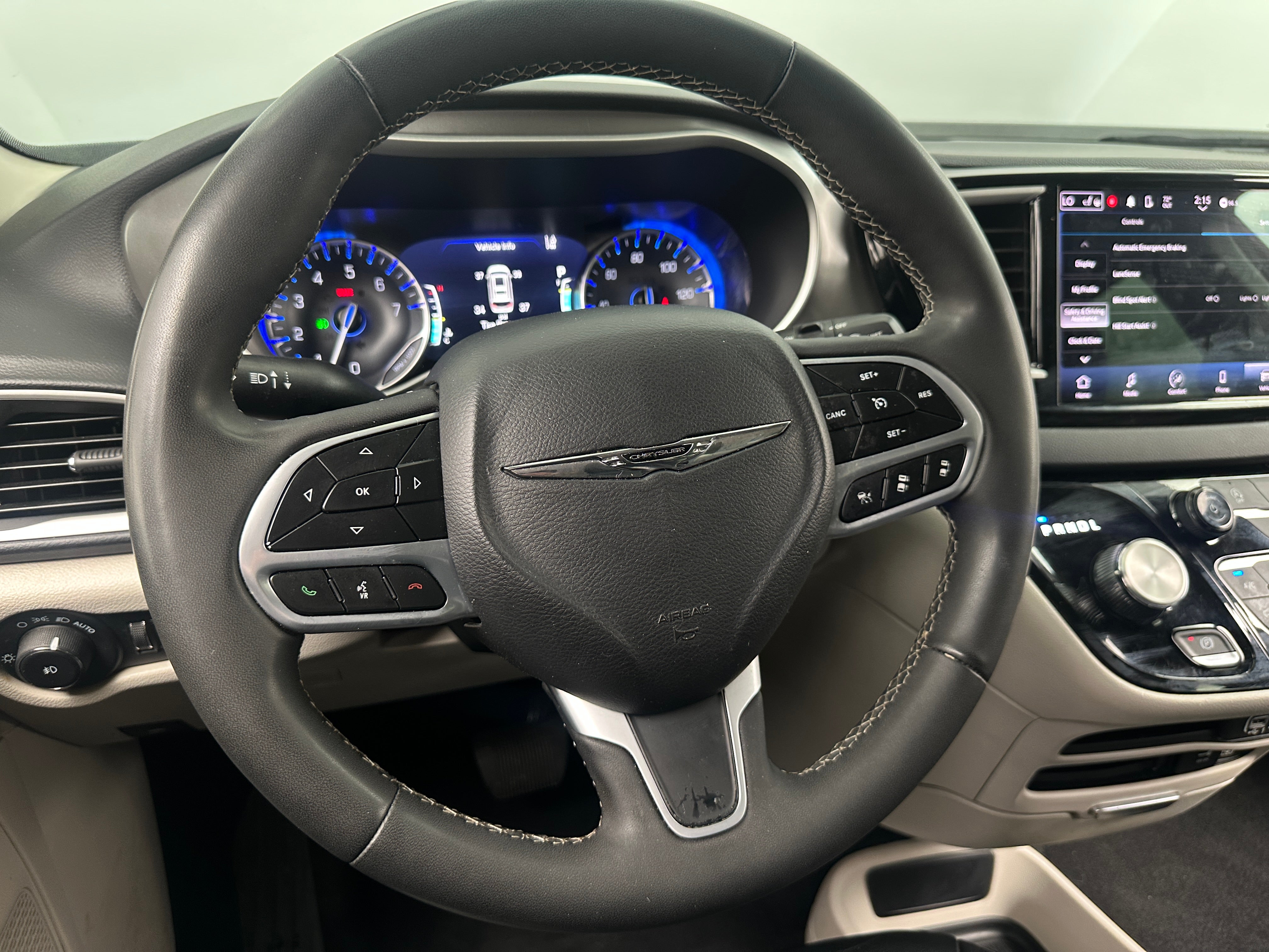 2022 Chrysler Pacifica Touring L 4