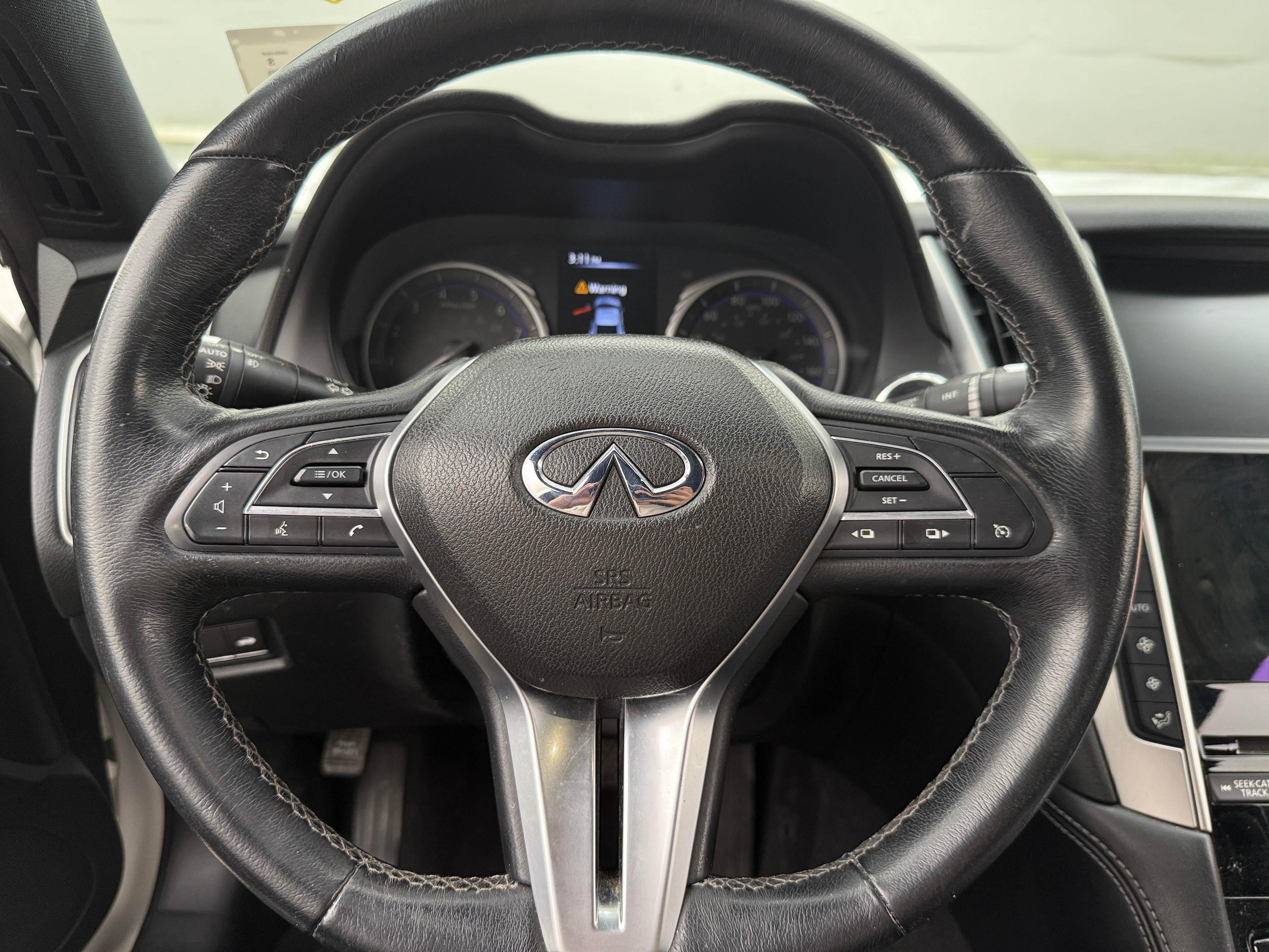2018 INFINITI Q60 Luxe 3