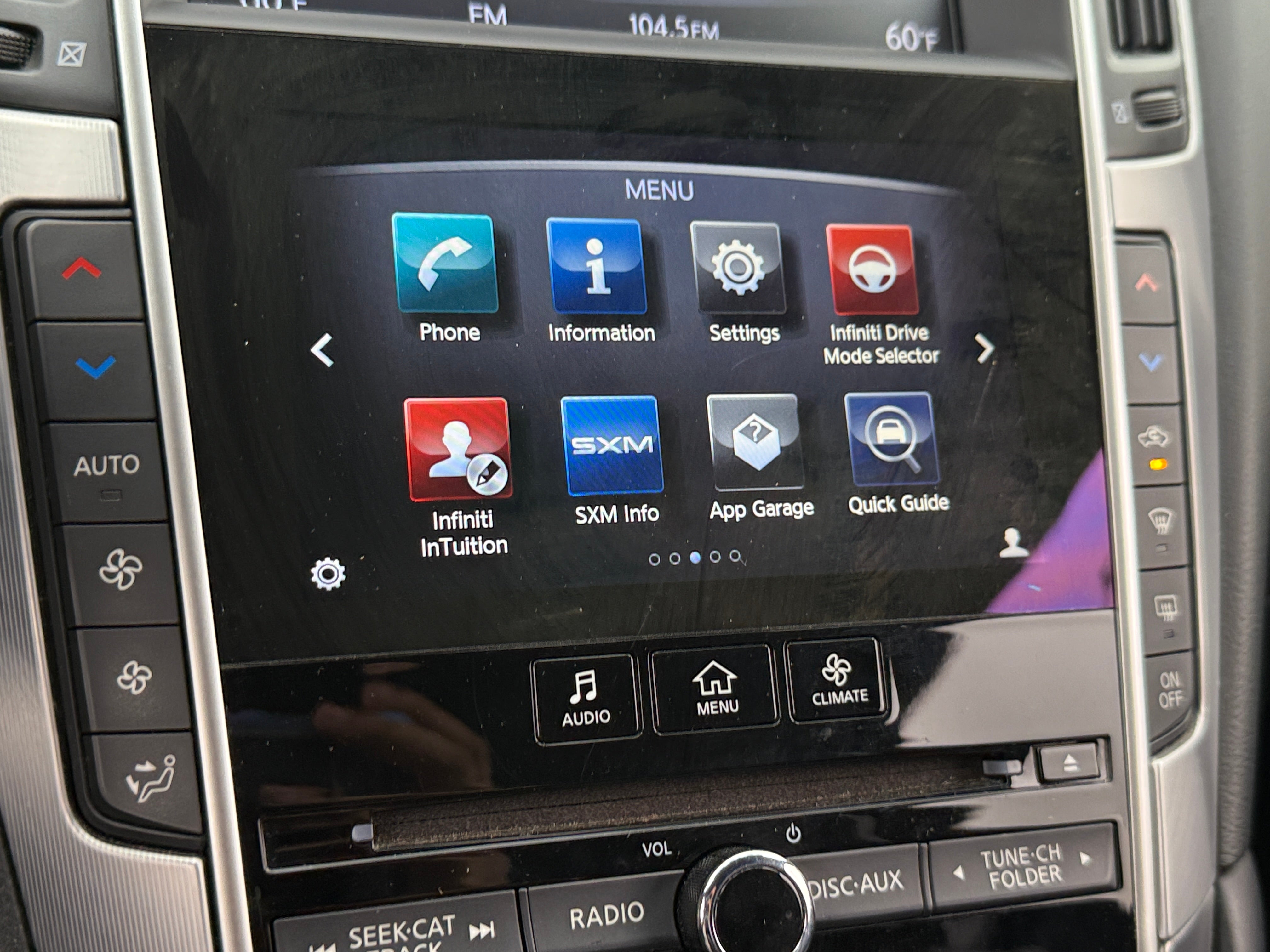 2018 INFINITI Q60 Luxe 2