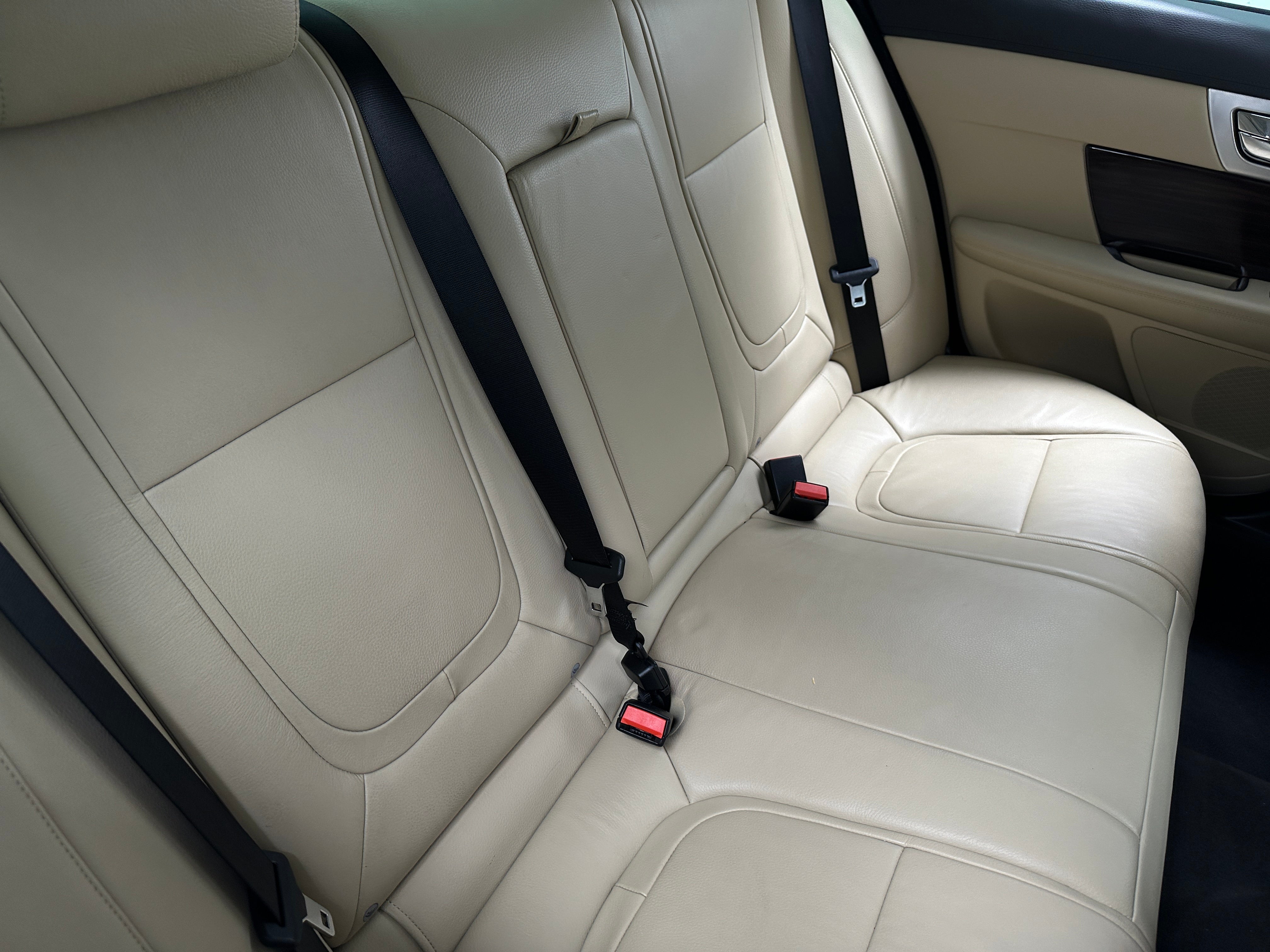 2013 Jaguar XF  5