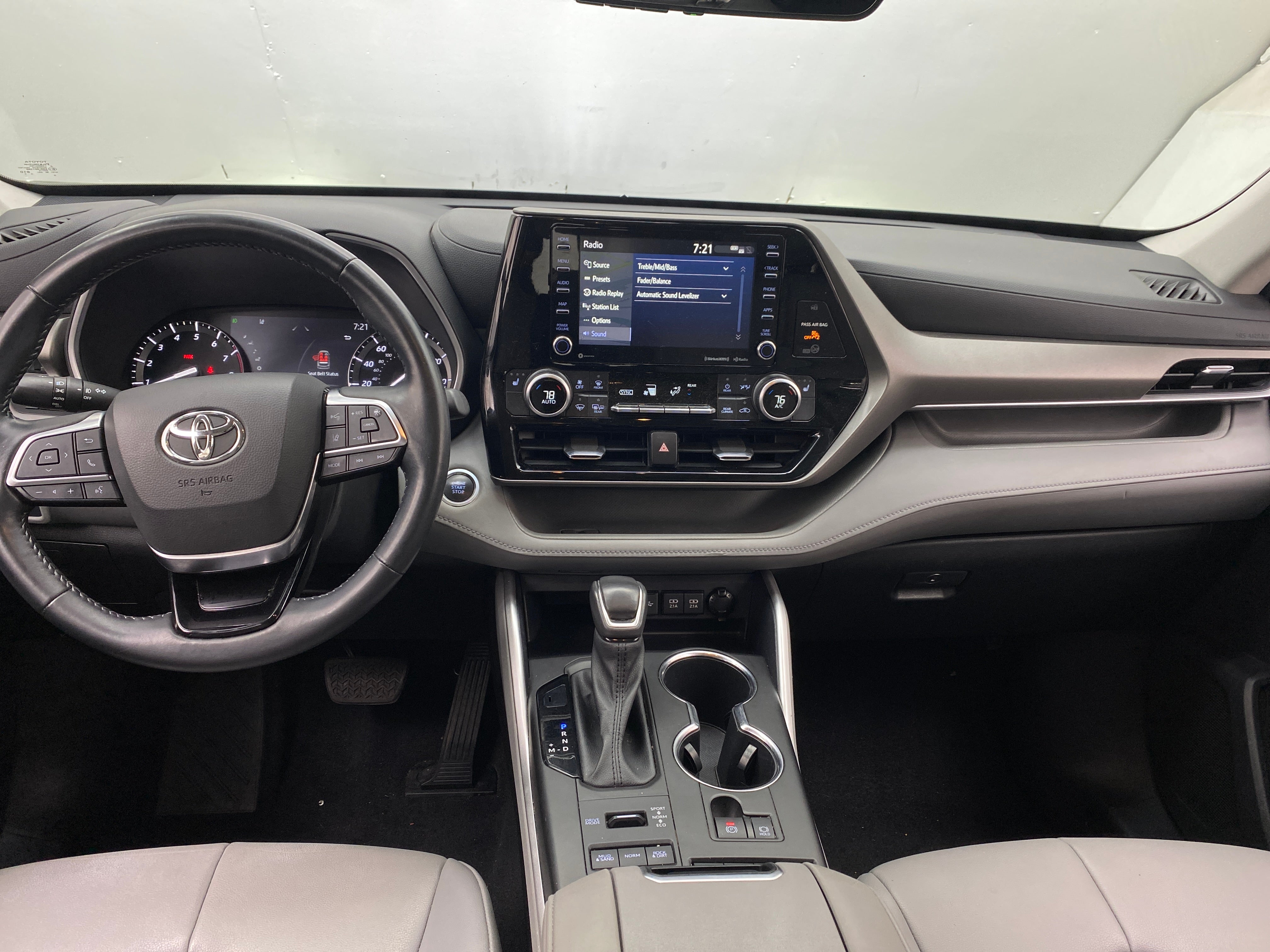 2021 Toyota Highlander XLE 2