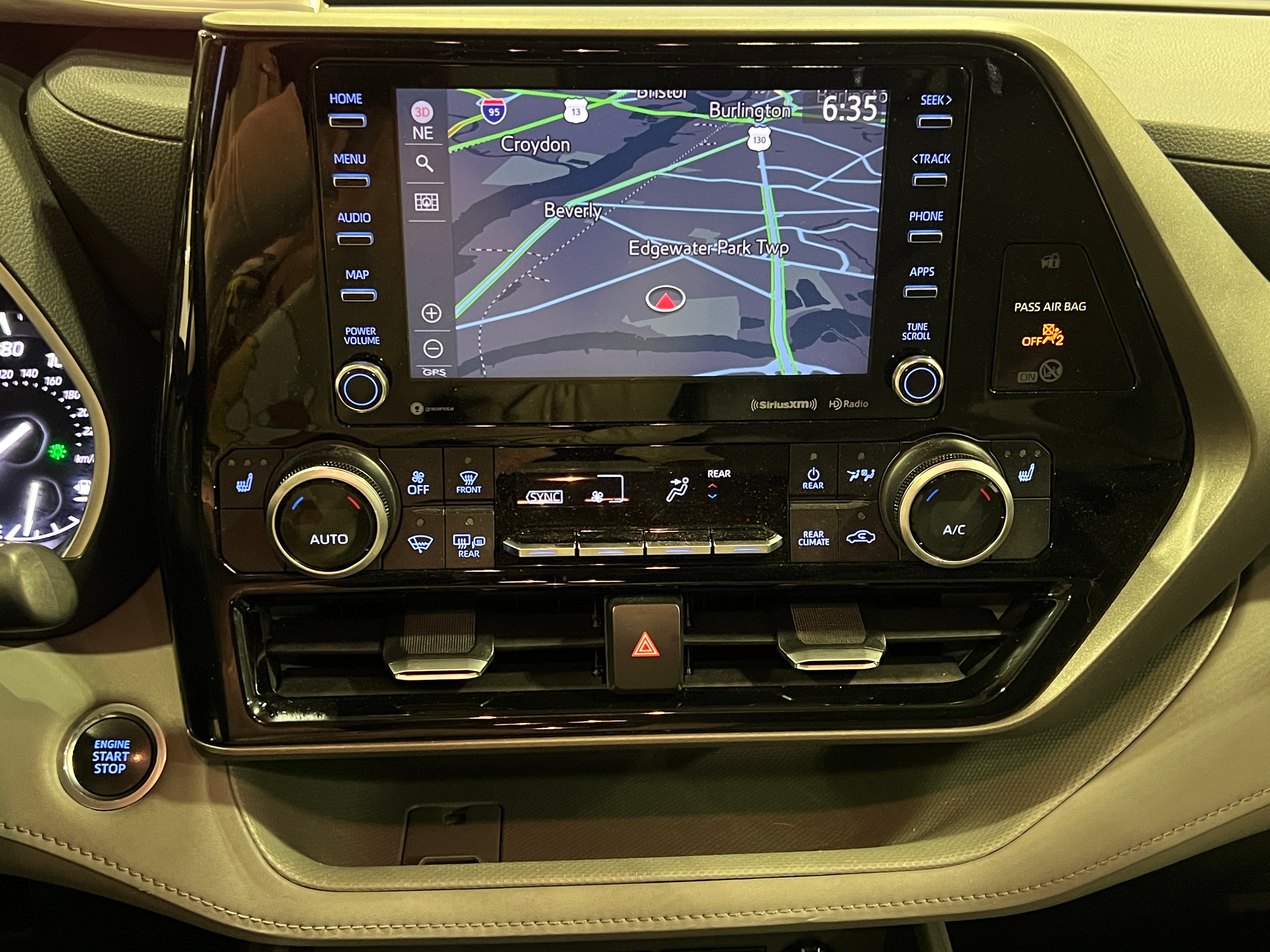 2021 Toyota Highlander XLE 3