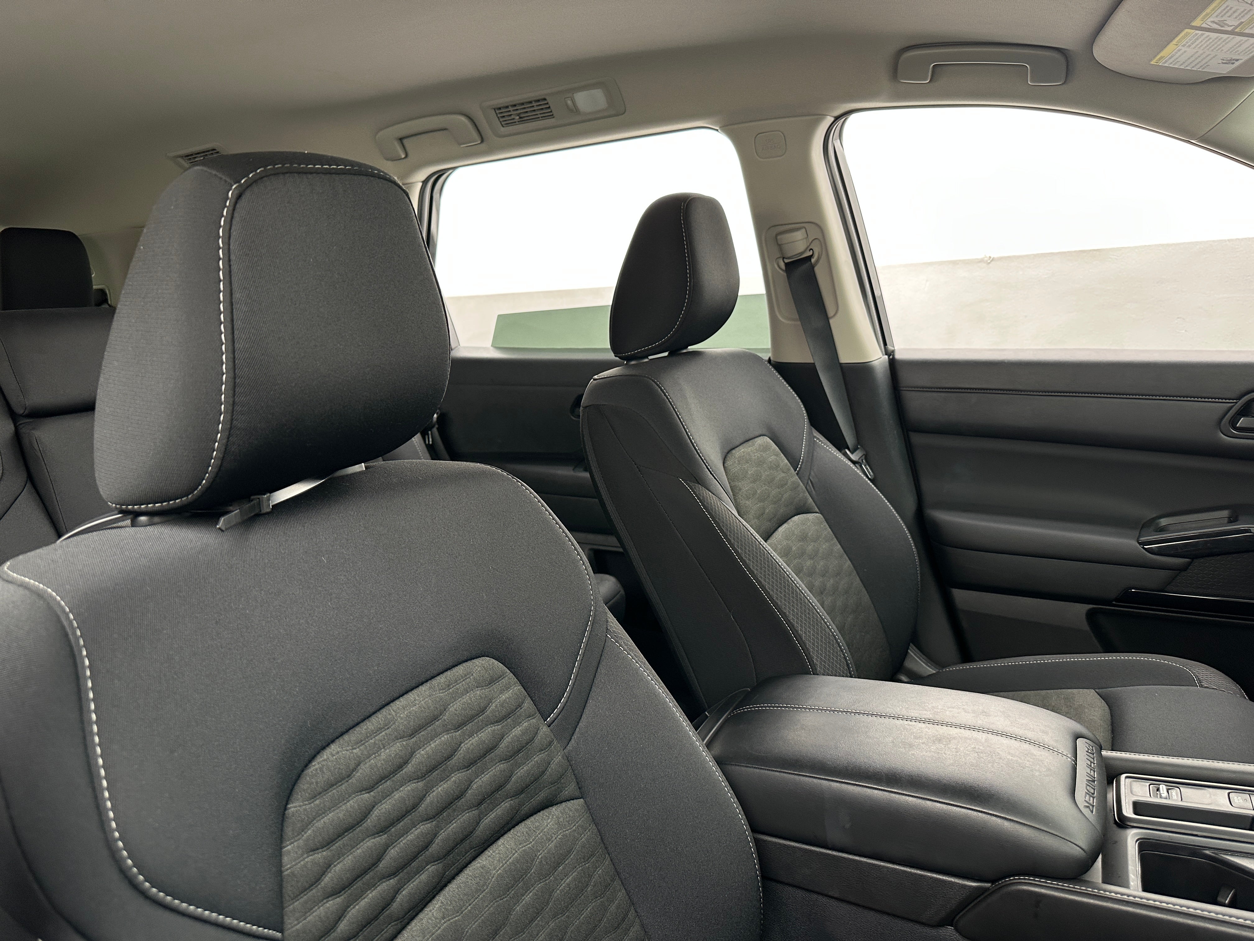 2024 Nissan Pathfinder S 2