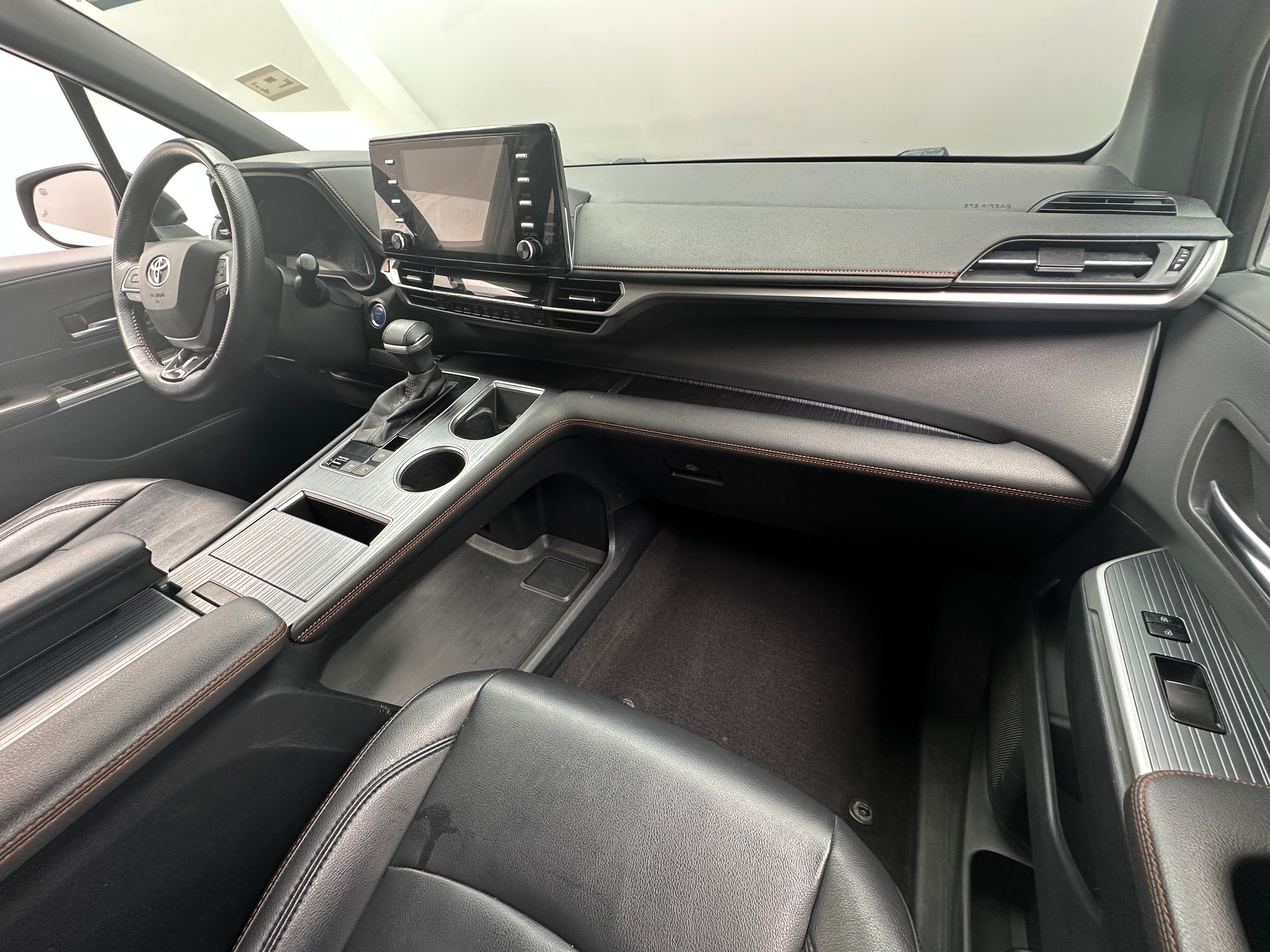 2021 Toyota Sienna XSE 2