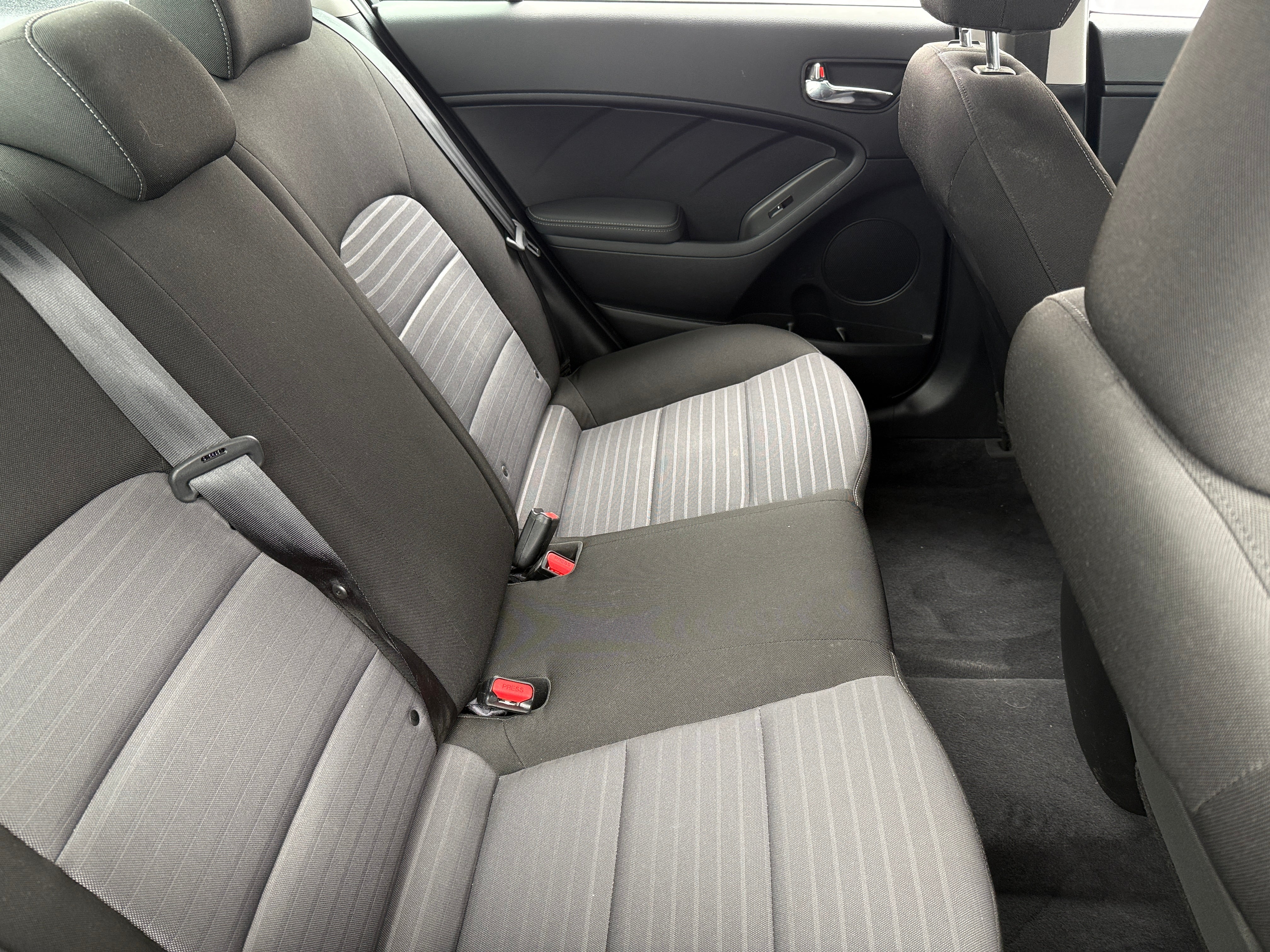 2017 Kia Forte S 6