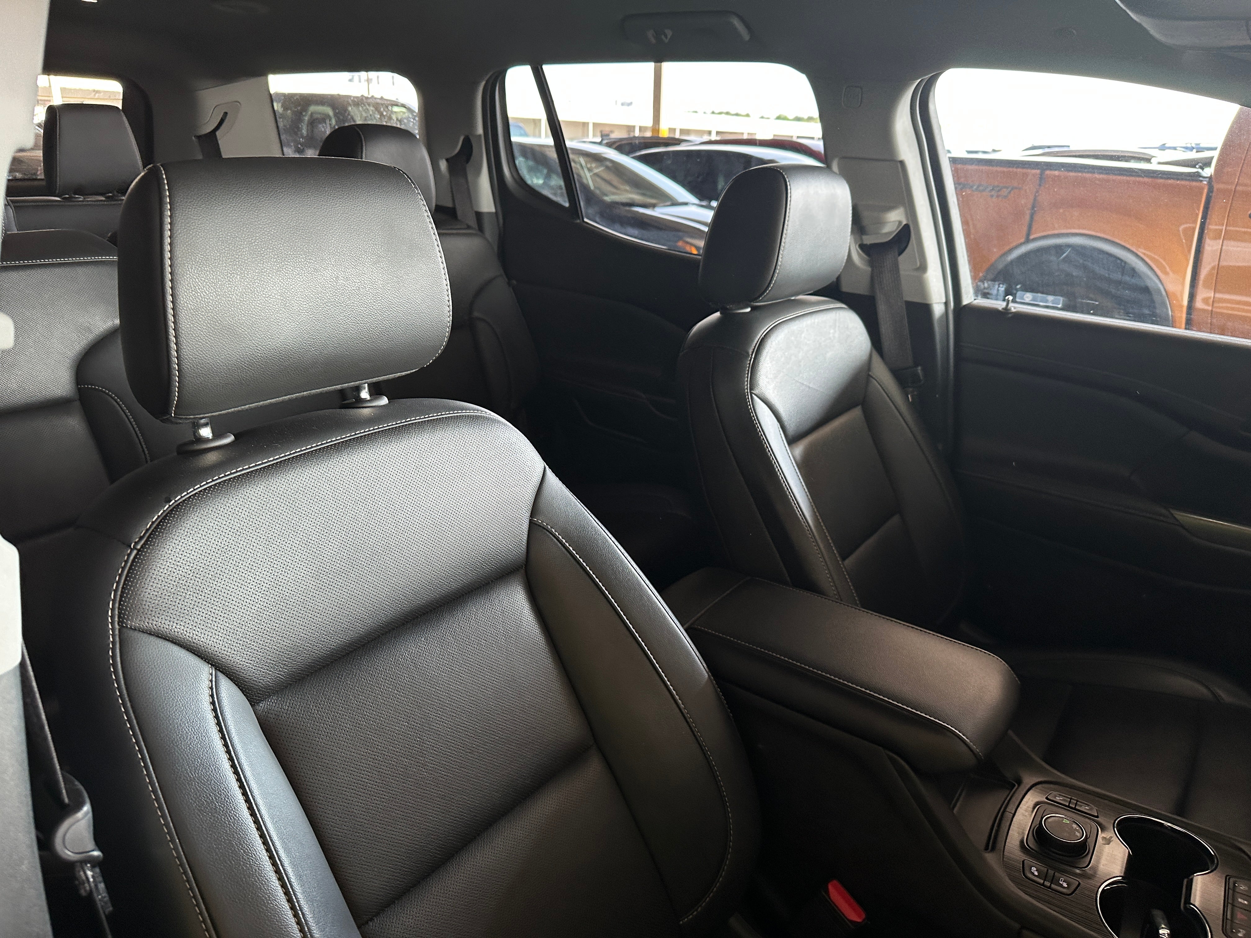 2023 GMC Acadia SLT 2