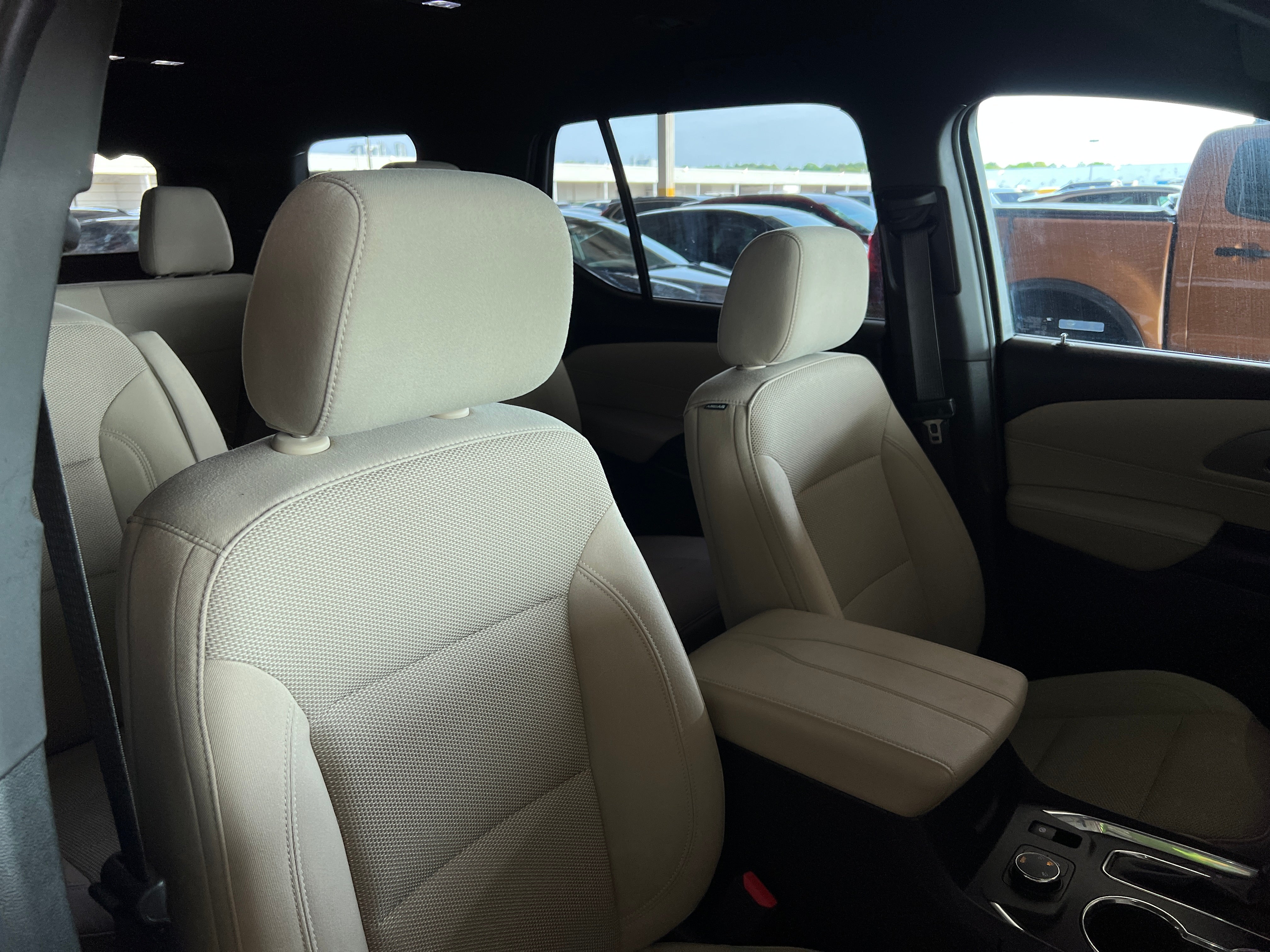 2023 Chevrolet Traverse LT 2