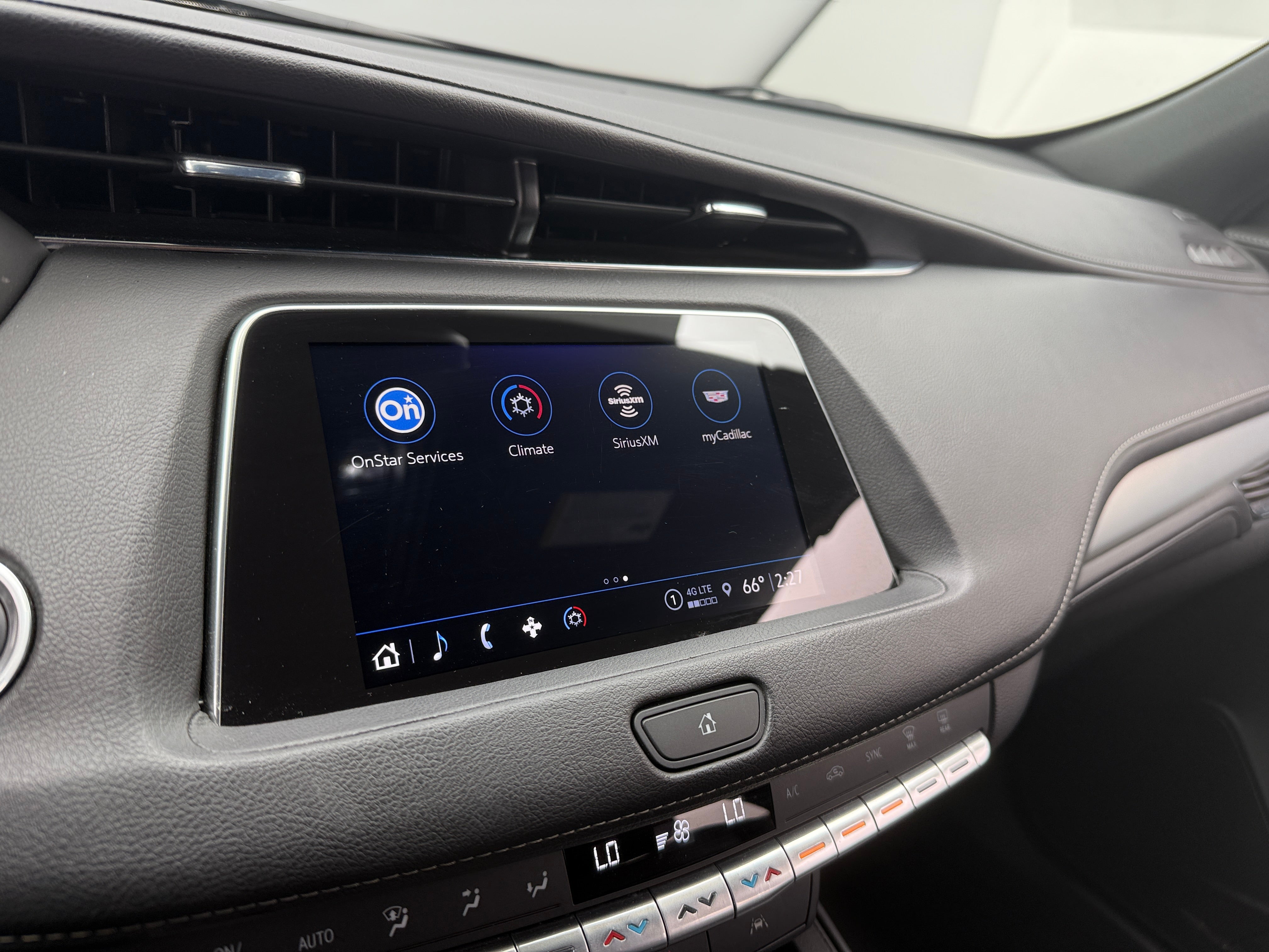 2023 Cadillac XT4 Premium Luxury 3