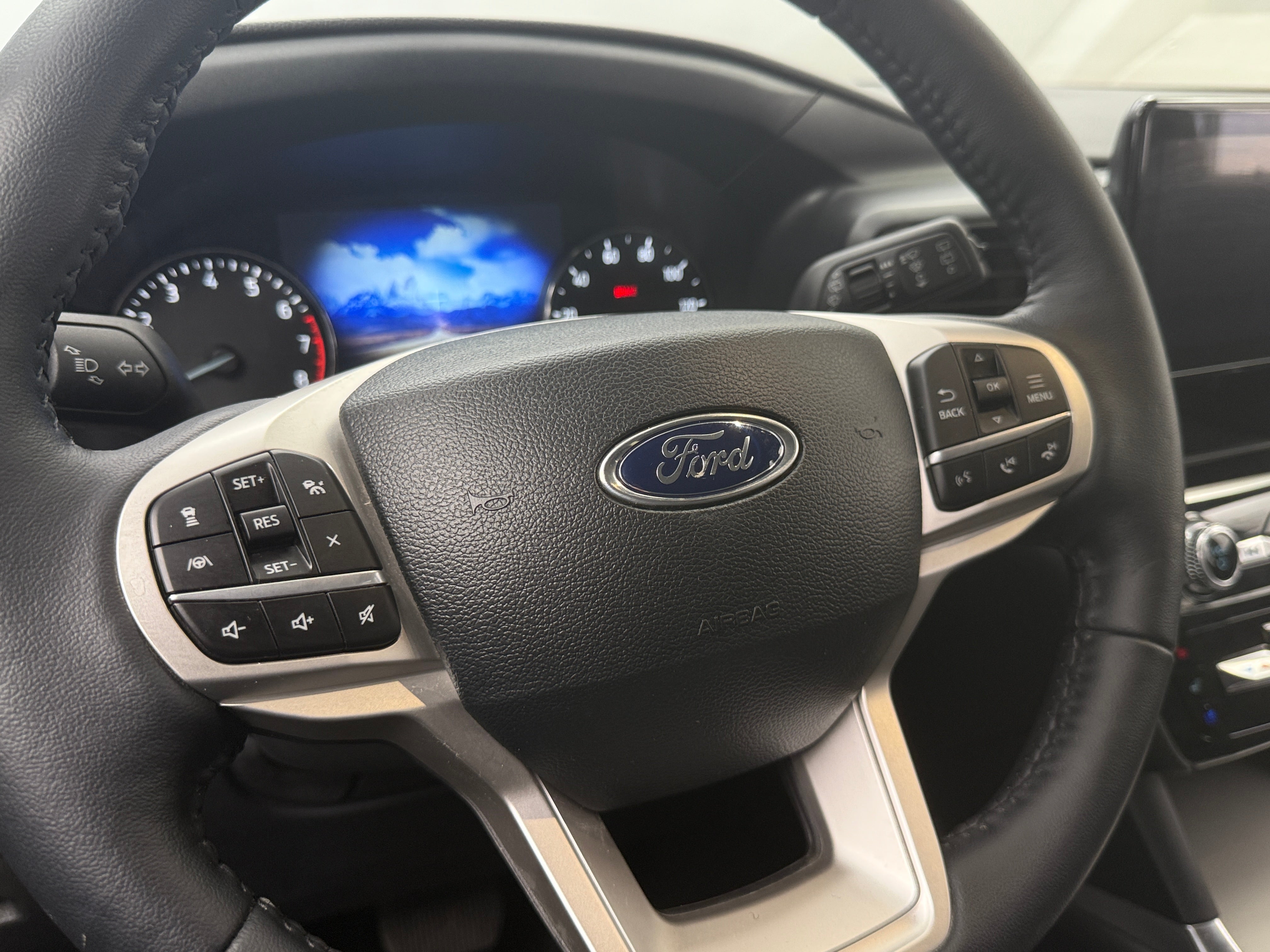 2023 Ford Explorer Limited 4