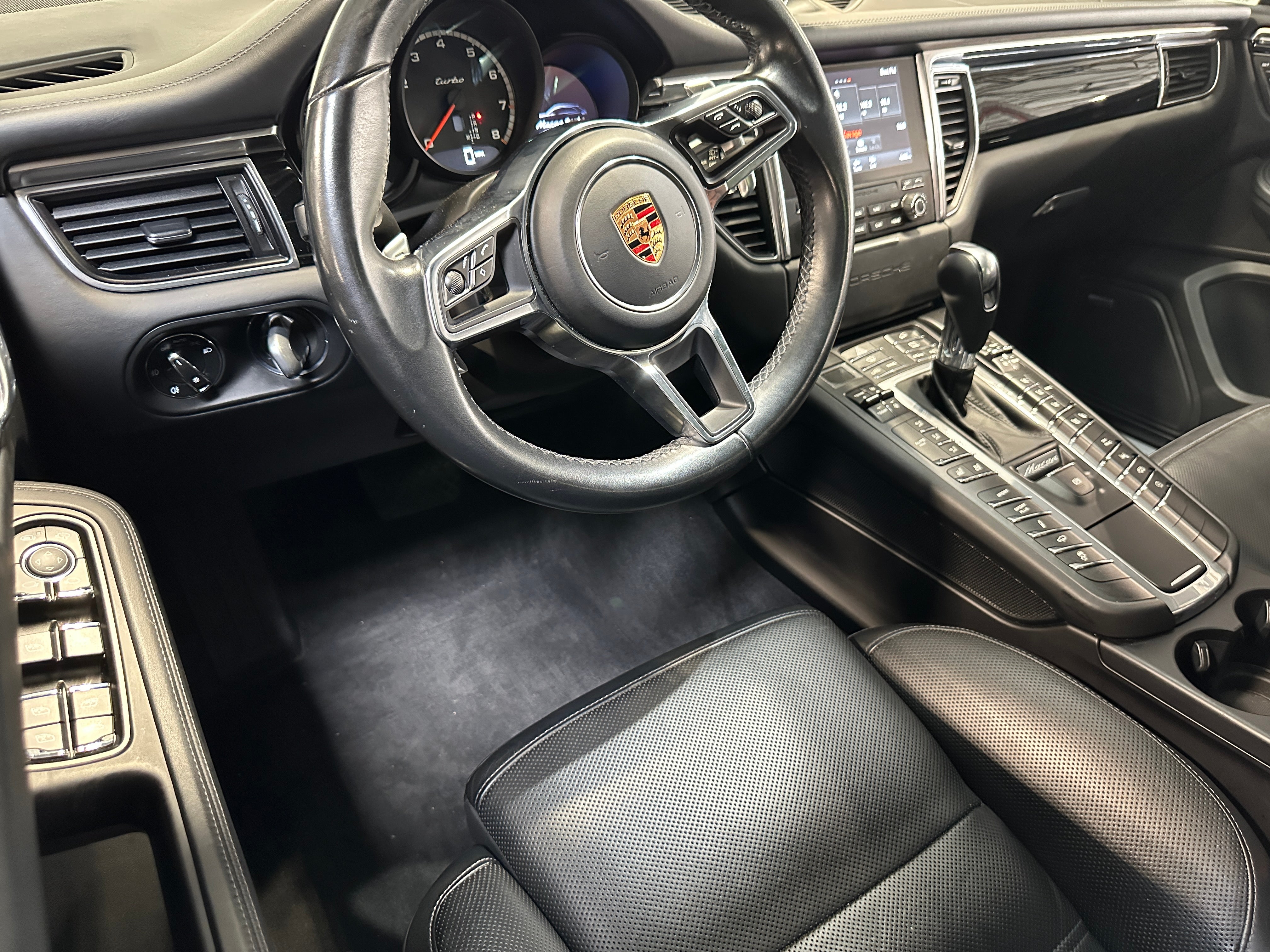 2017 Porsche Macan Turbo 2