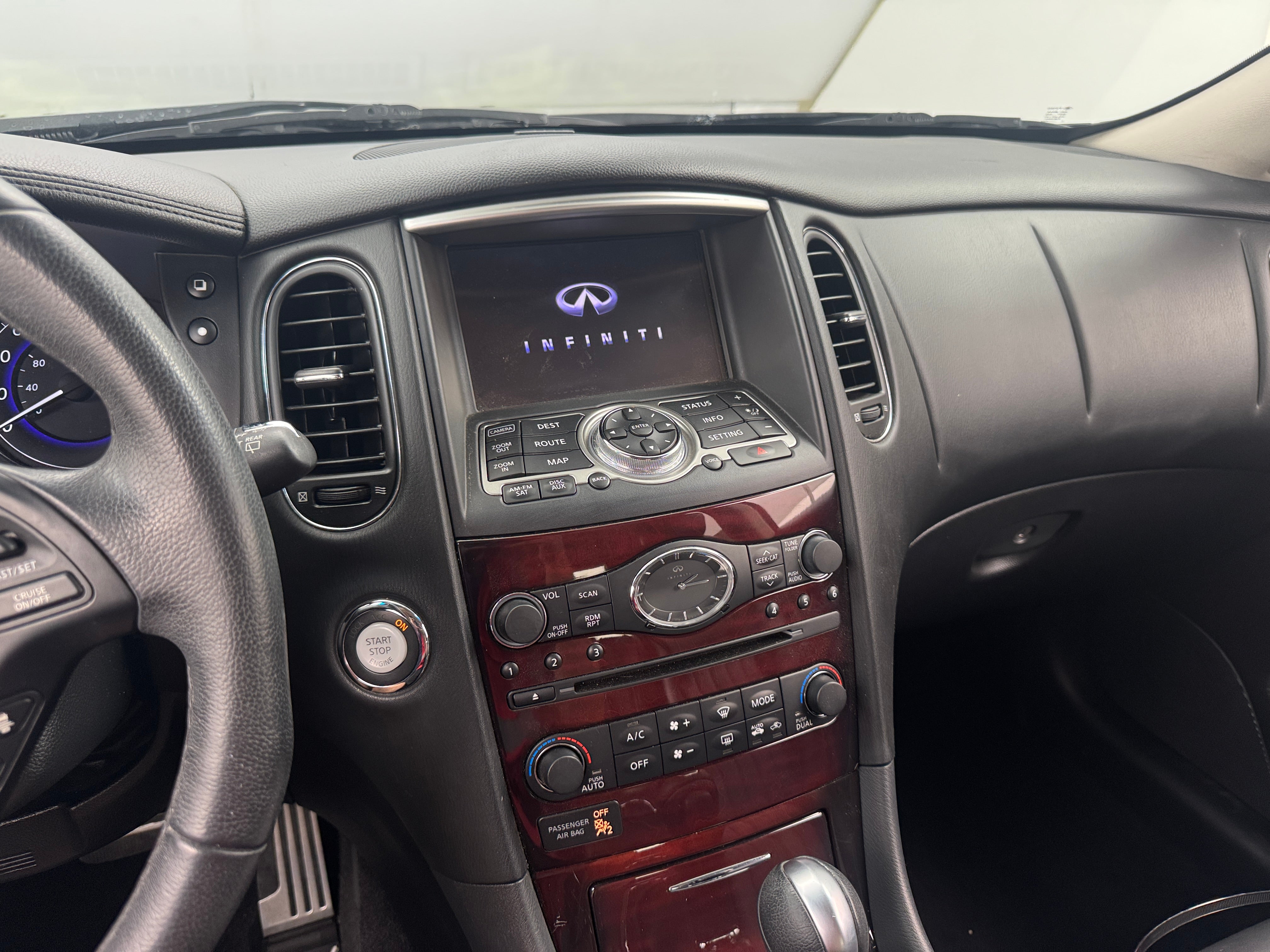 2017 INFINITI QX50 Base 3