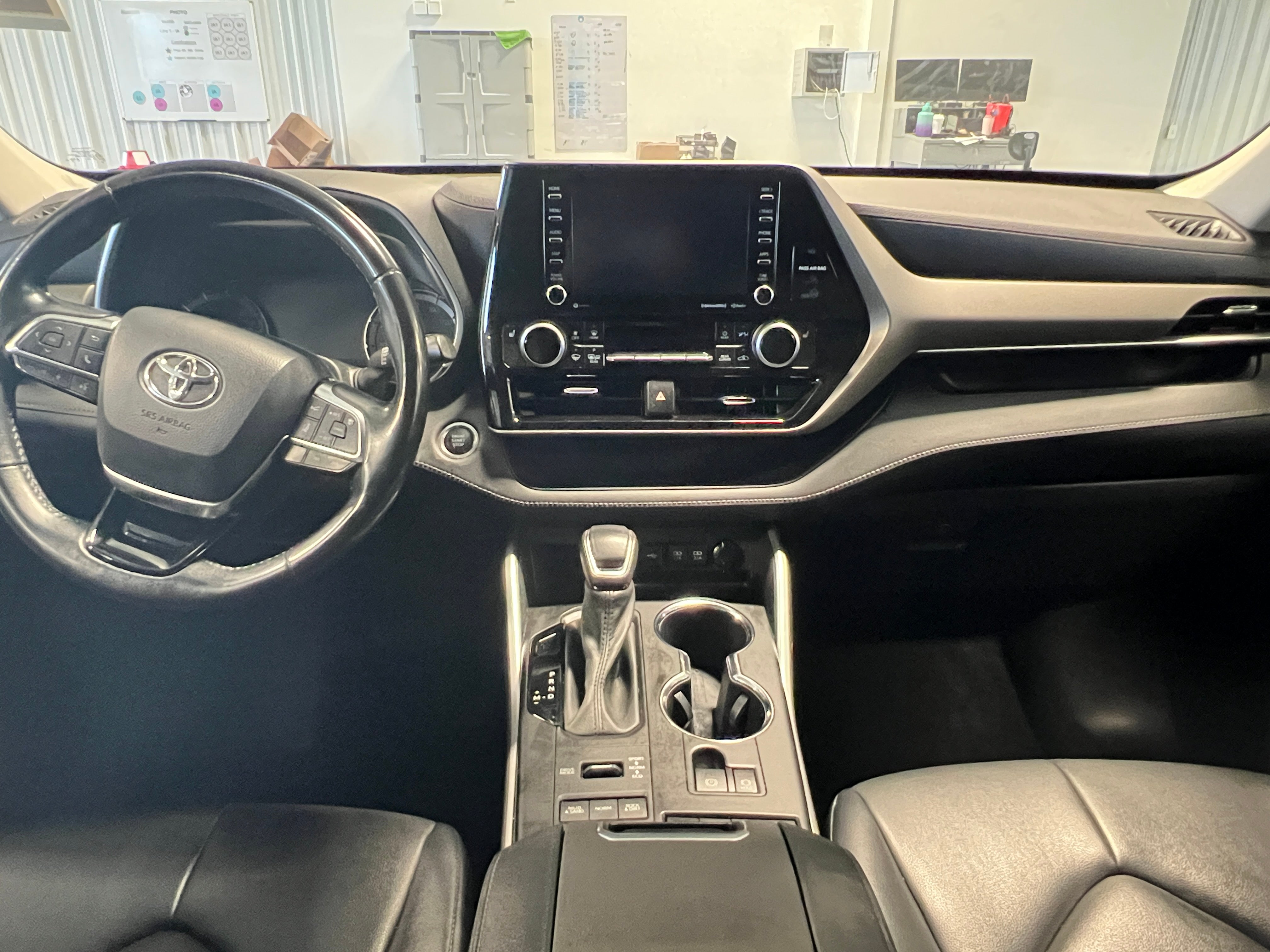 2021 Toyota Highlander XLE 2