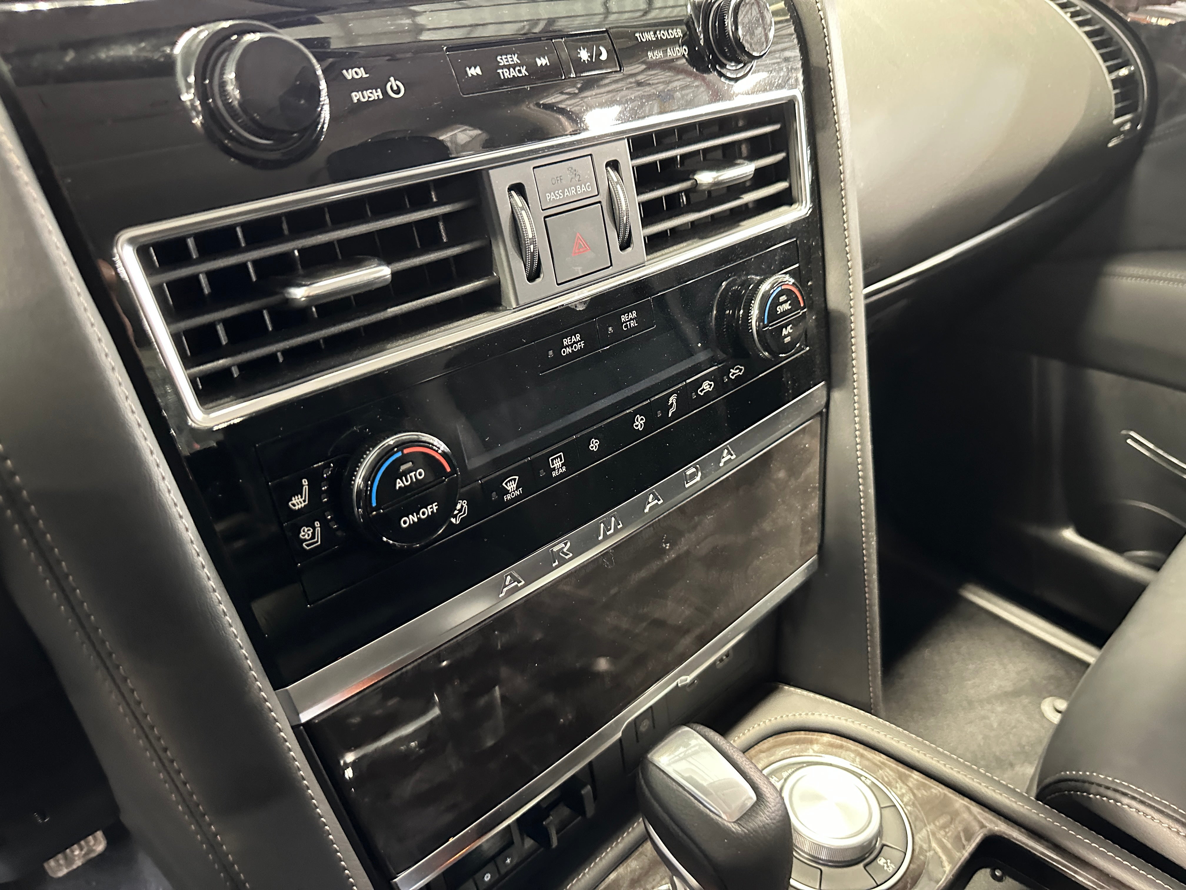2024 Nissan Armada Platinum Edition 3