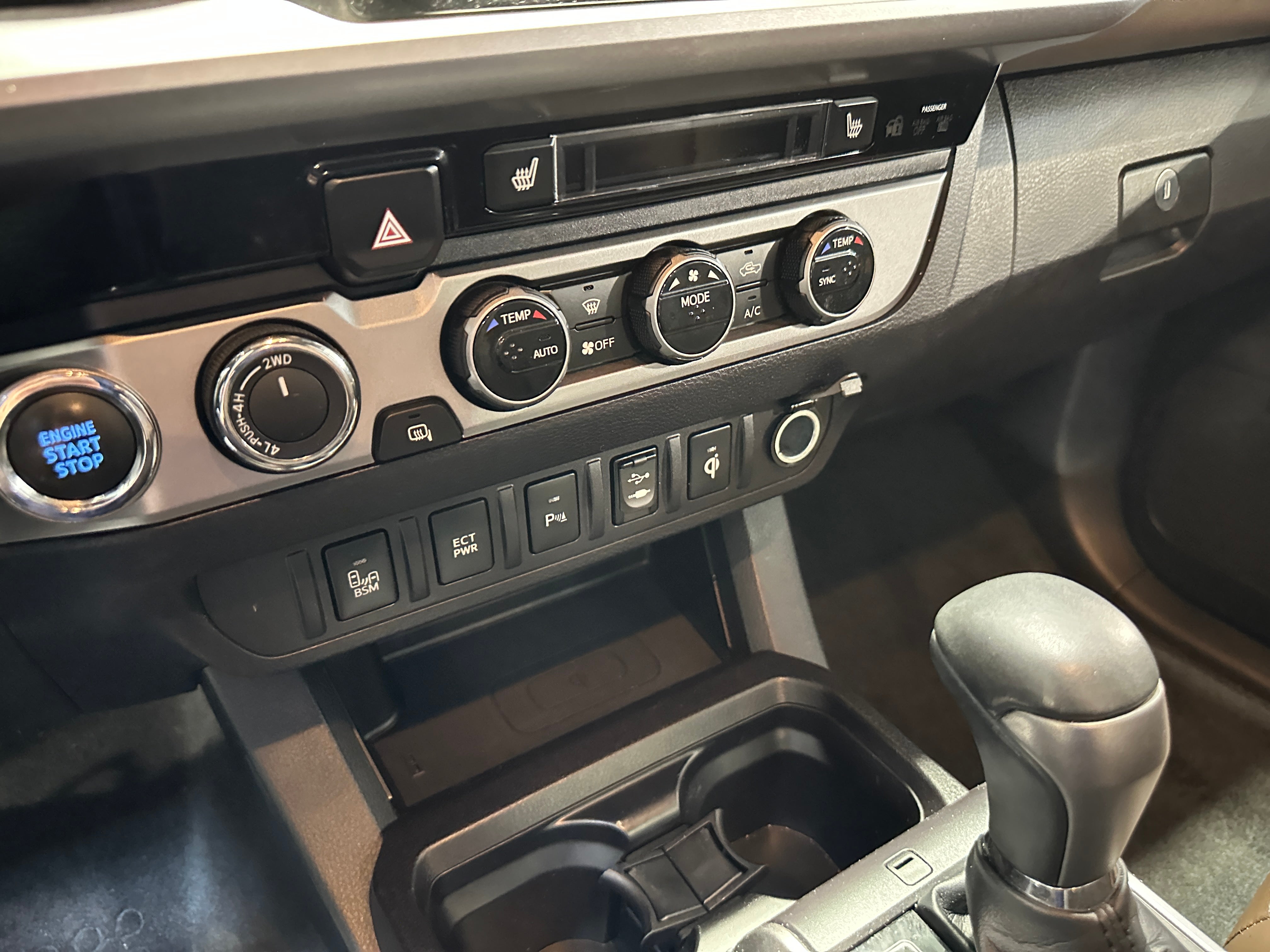 2016 Toyota Tacoma Limited 3