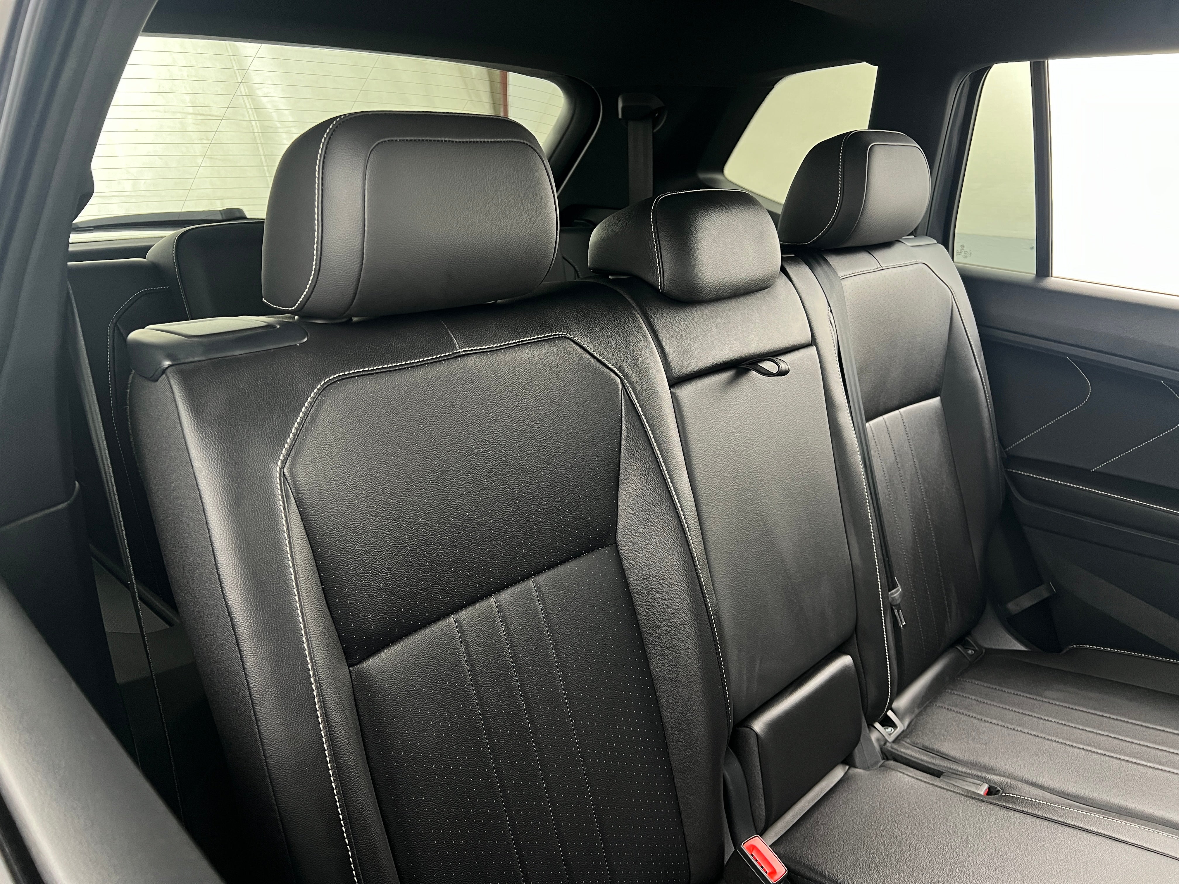 2024 Volkswagen Tiguan SE R-Line Black 5