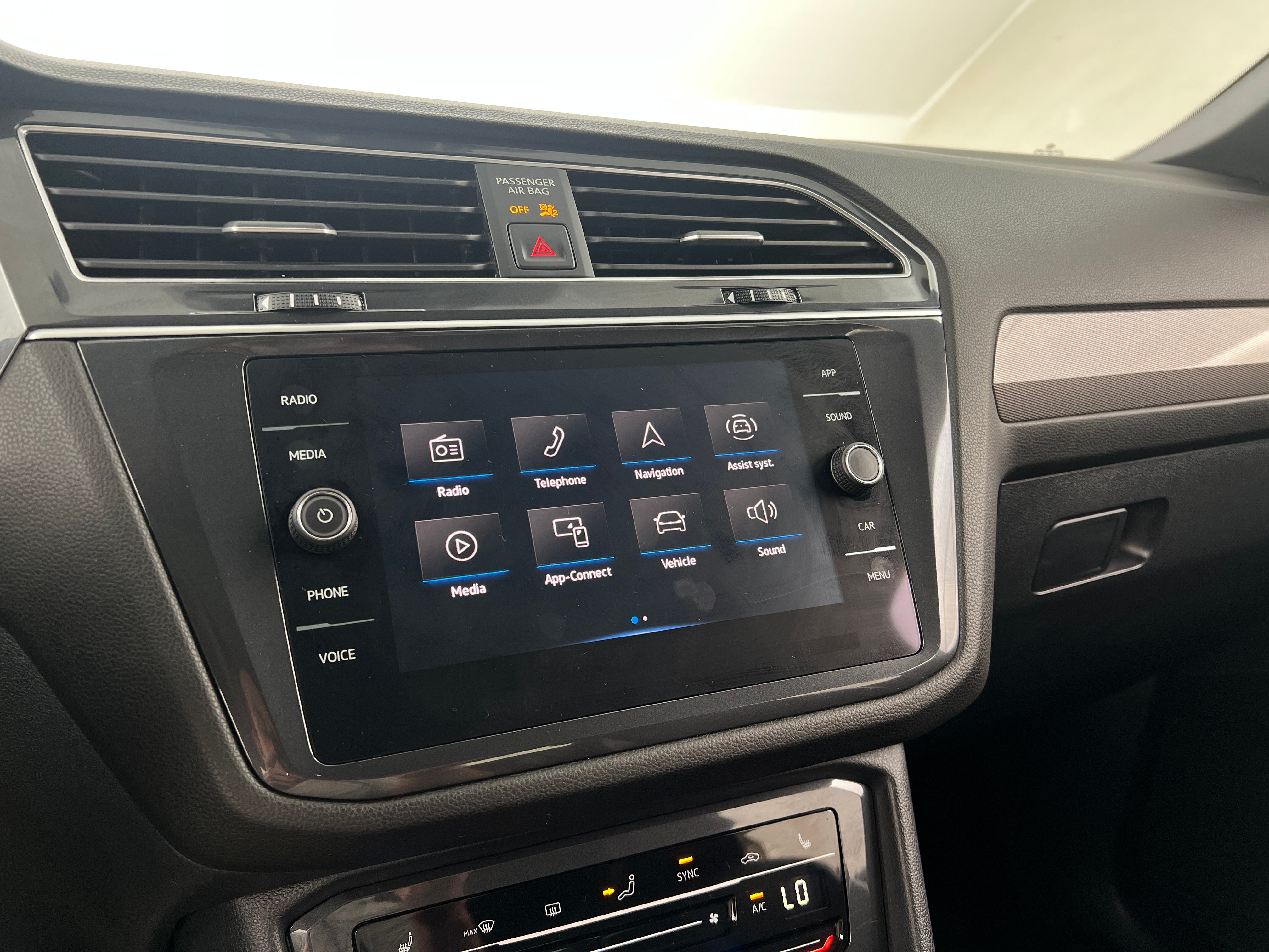 2024 Volkswagen Tiguan SE R-Line Black 3