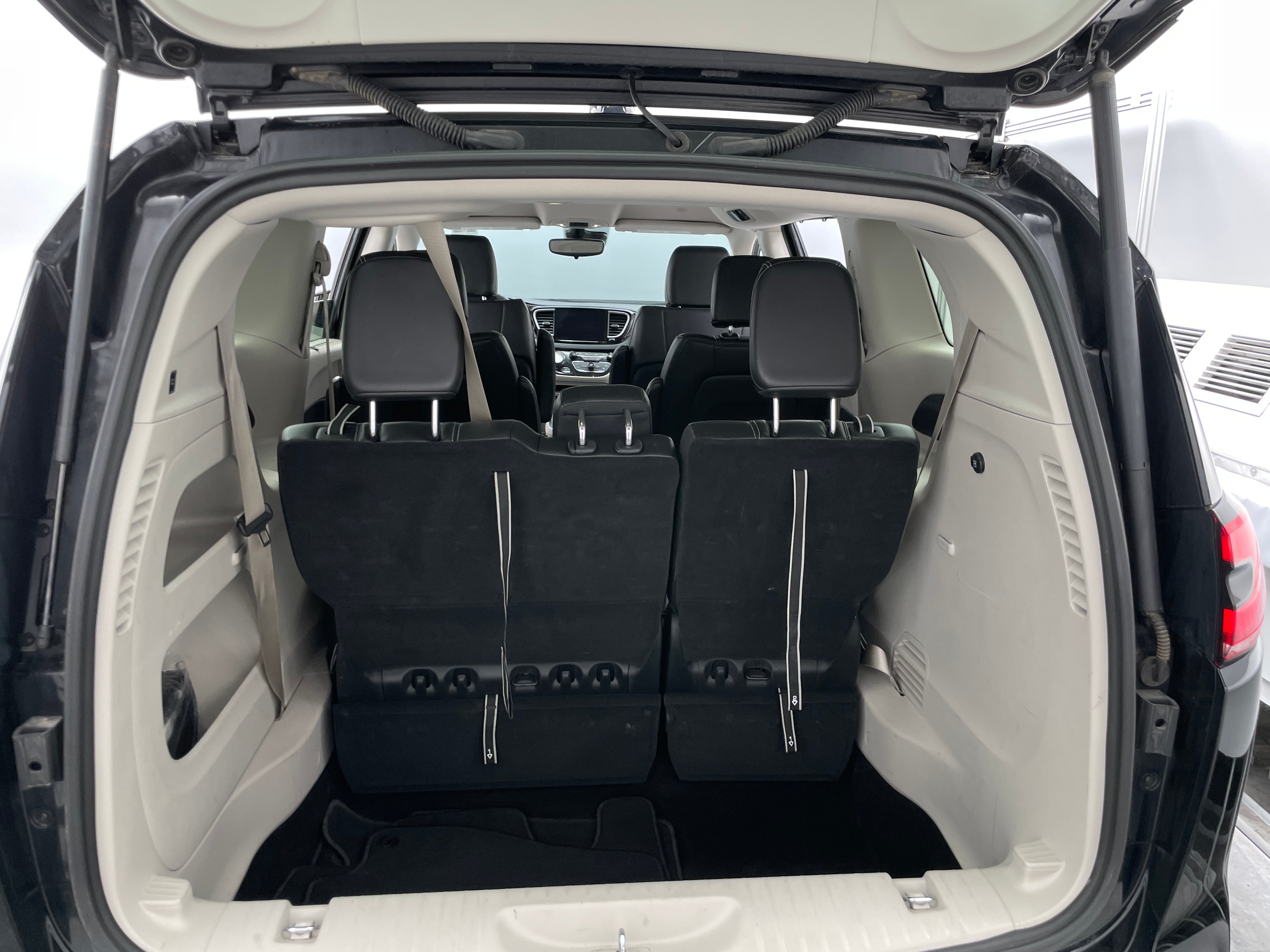 2024 Chrysler Pacifica Touring L 6