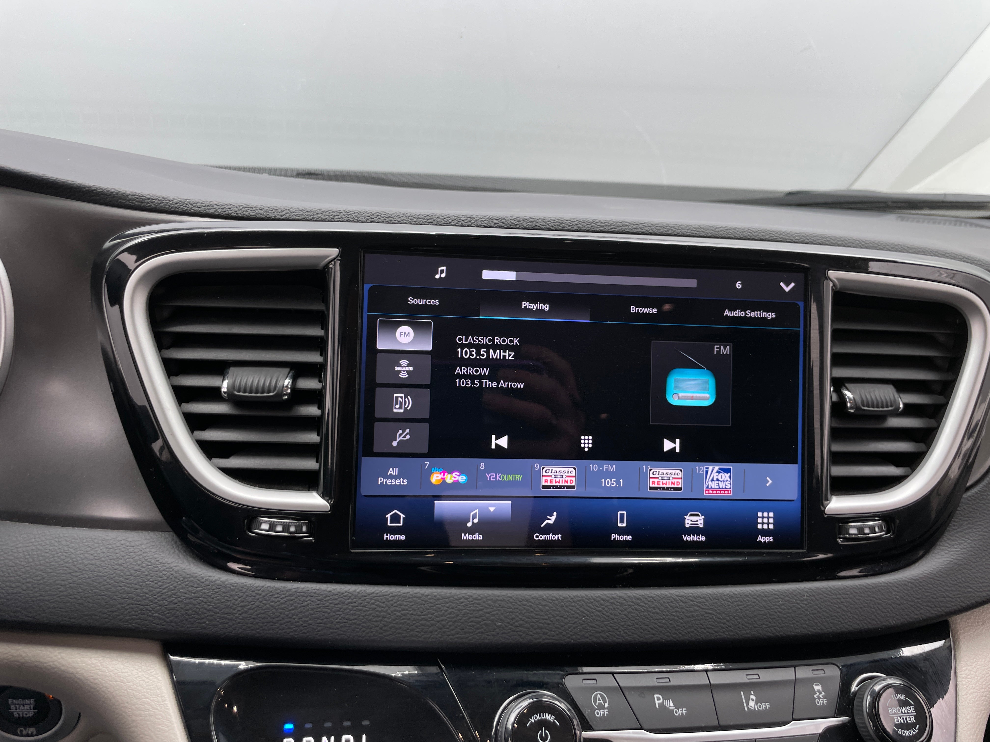 2024 Chrysler Pacifica Touring L 3