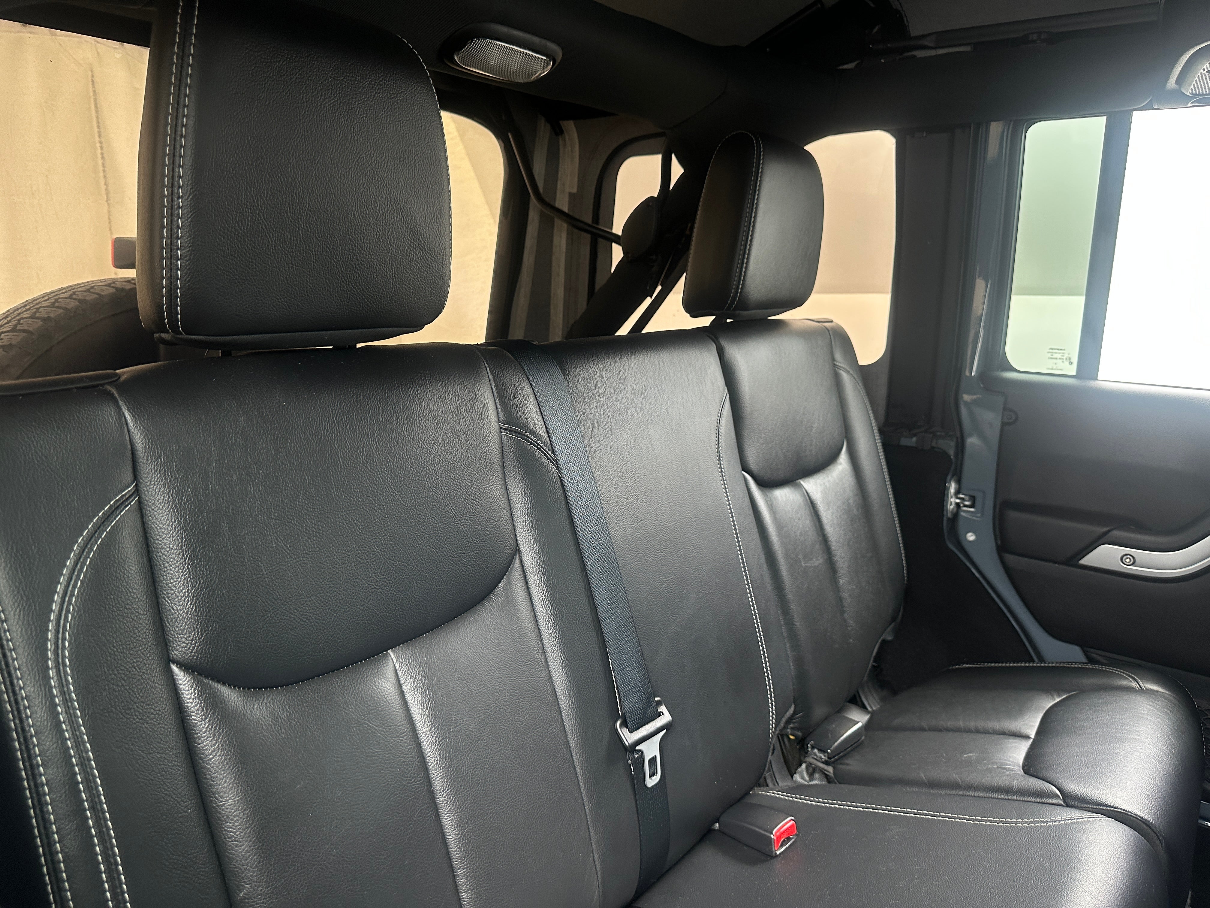 2015 Jeep Wrangler Unlimited Sahara 6